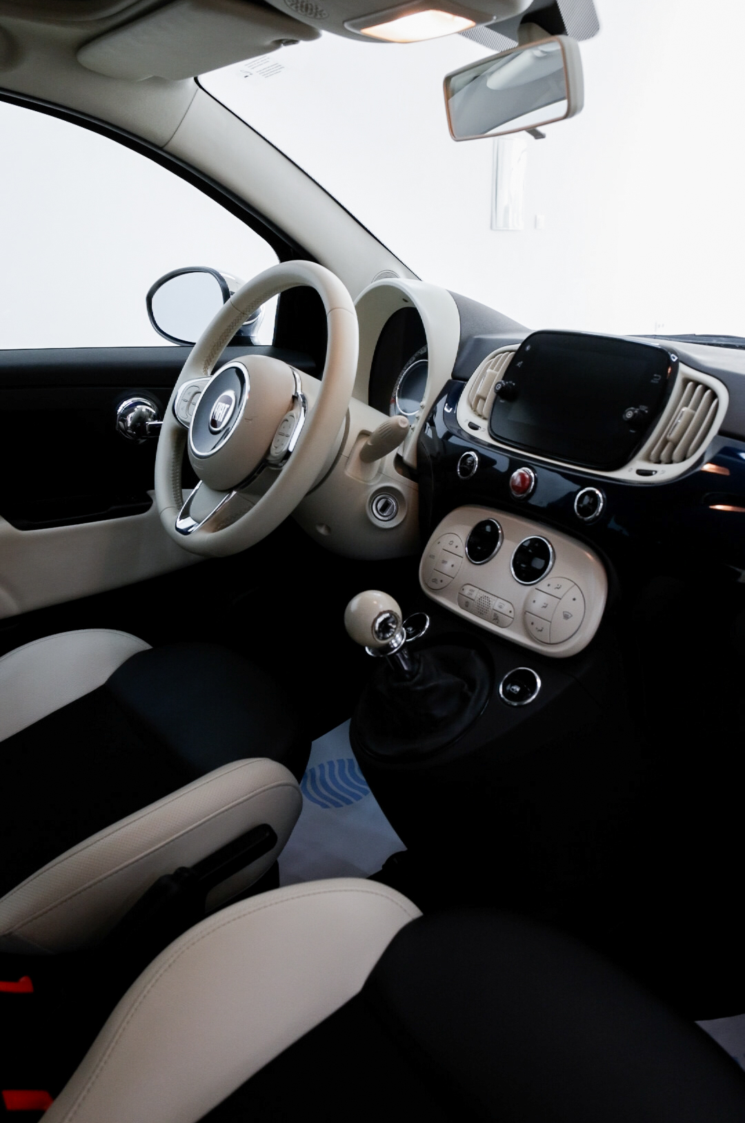 
								Fiat 500C 2022 full									