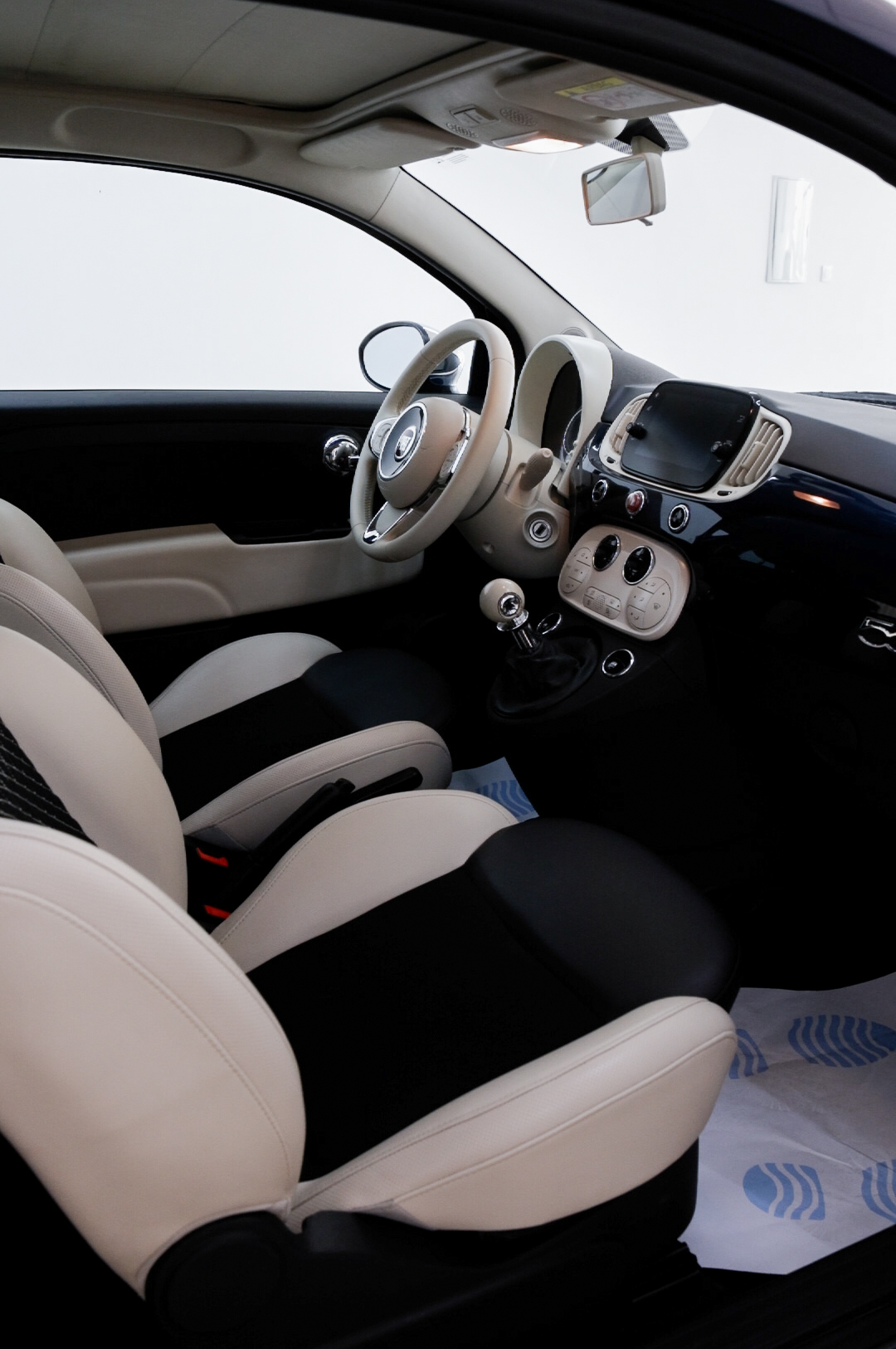 
								Fiat 500C 2022 full									