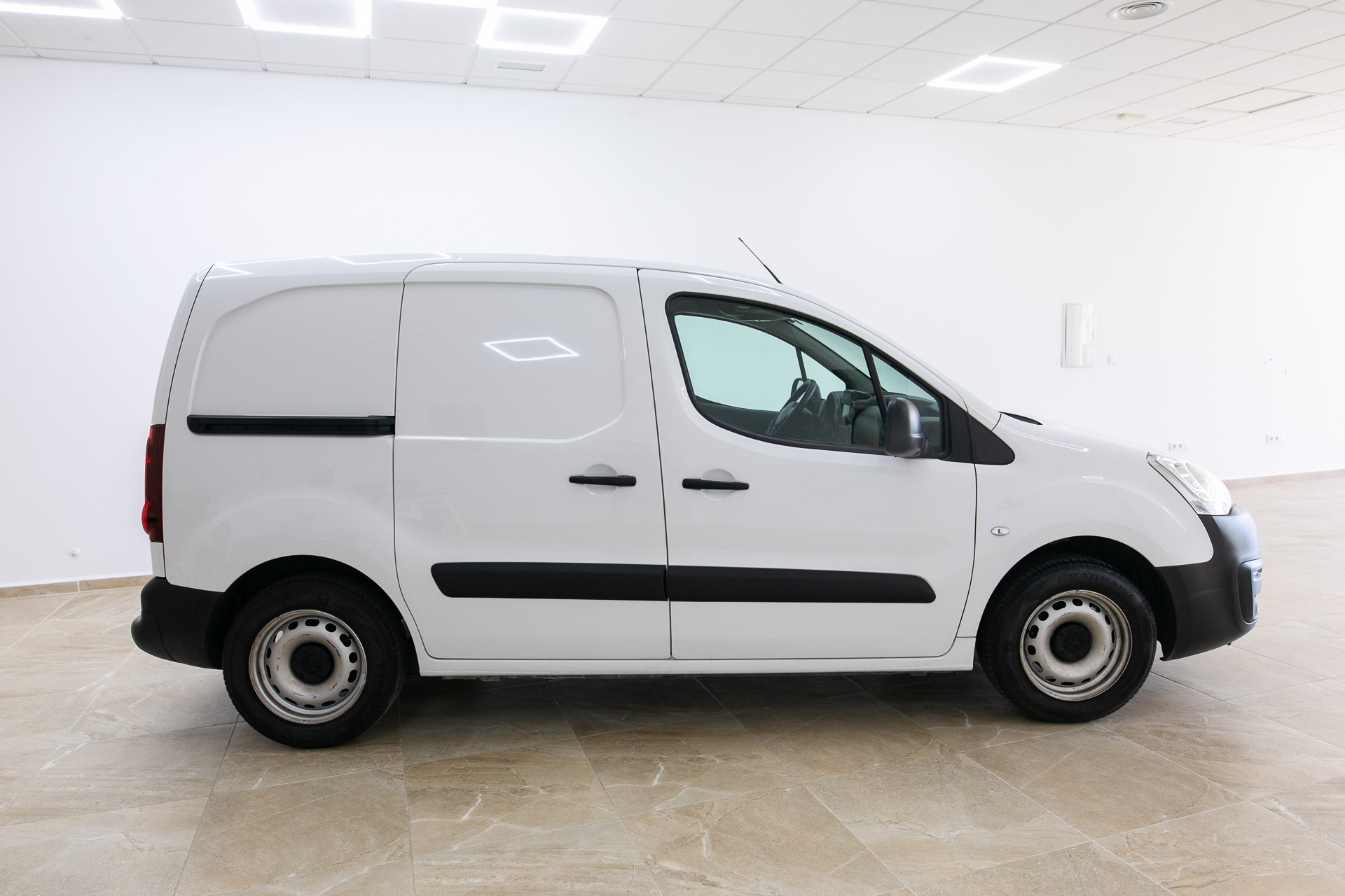 
								Peugeot Partner 2018 full									