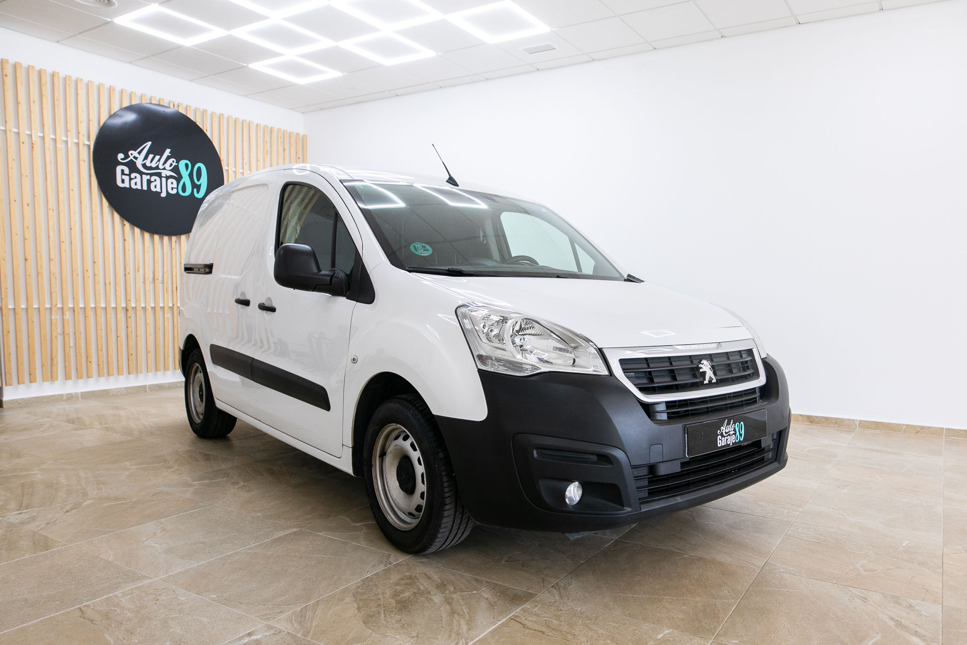 
								Peugeot Partner 2018 full									