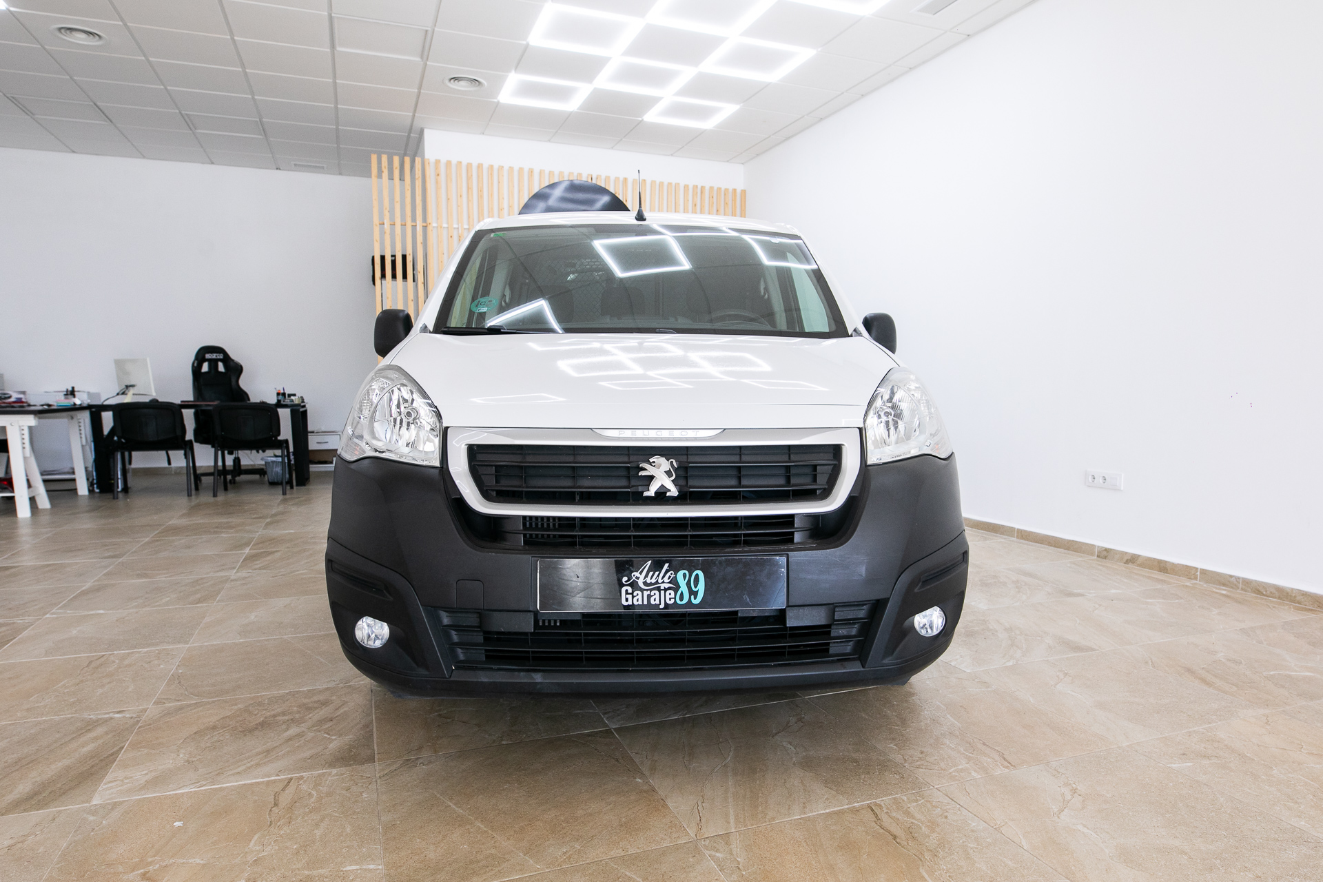 
								Peugeot Partner 2018 full									