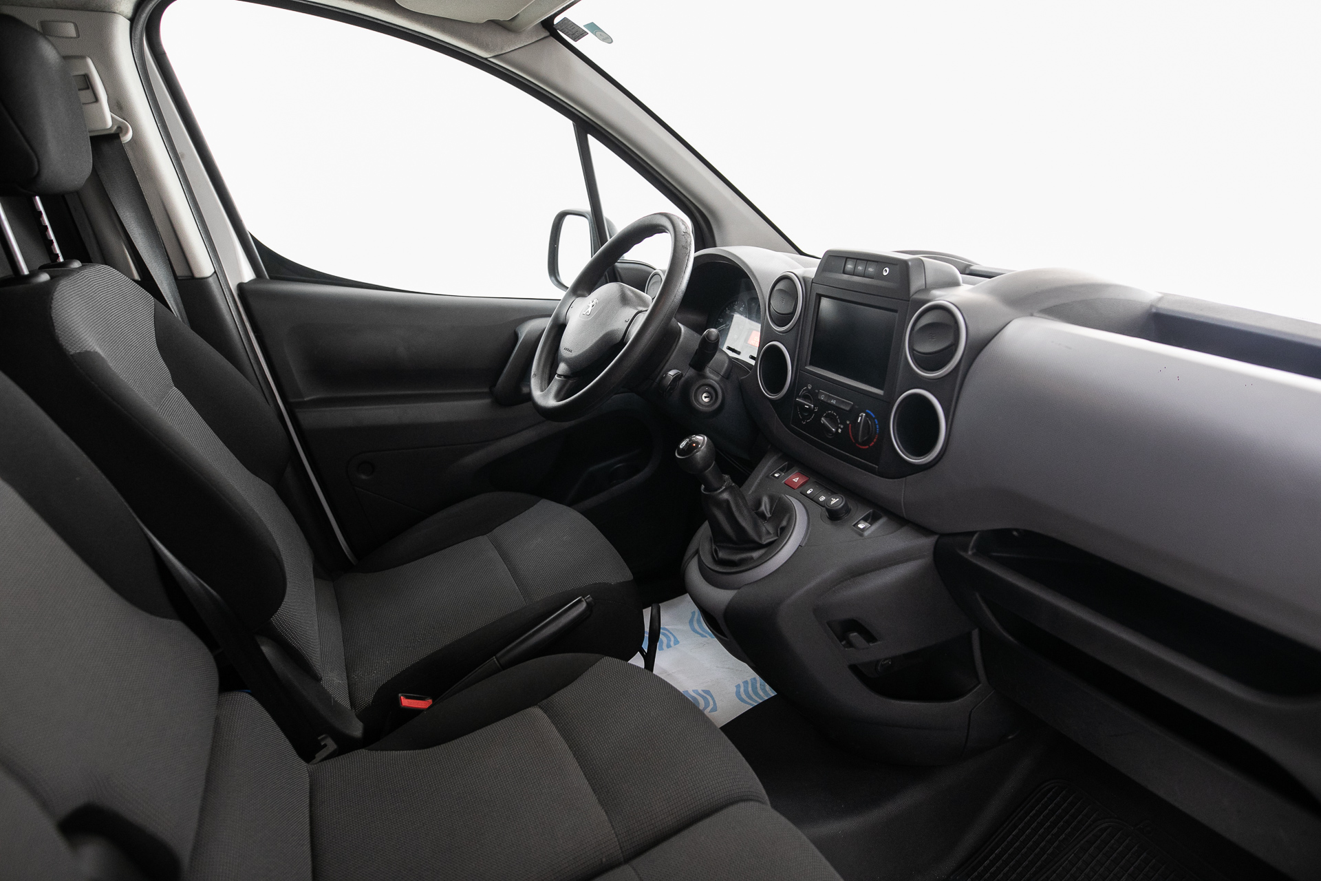 
								Peugeot Partner 2018 full									