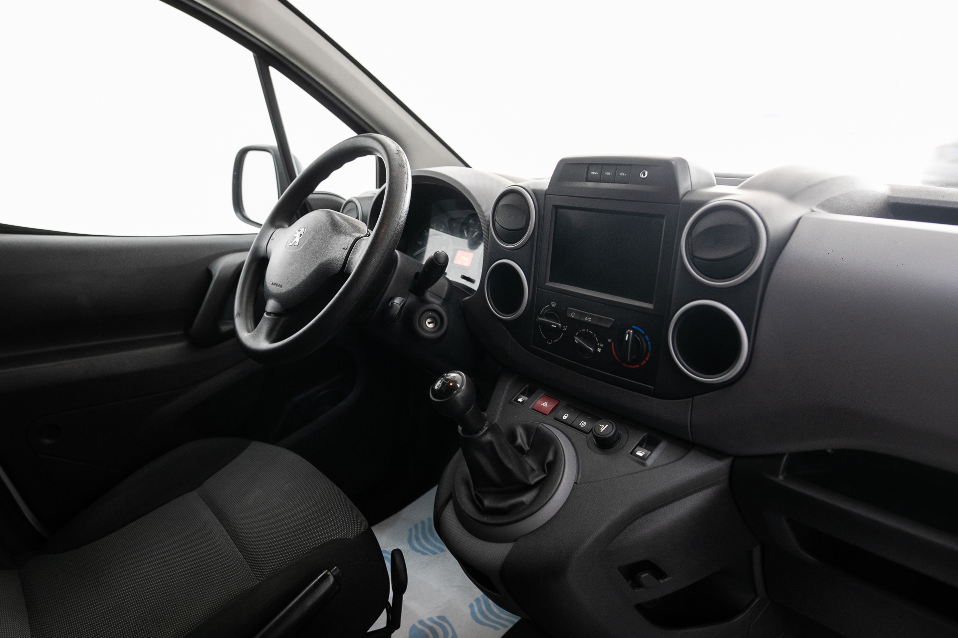 
								Peugeot Partner 2018 full									
