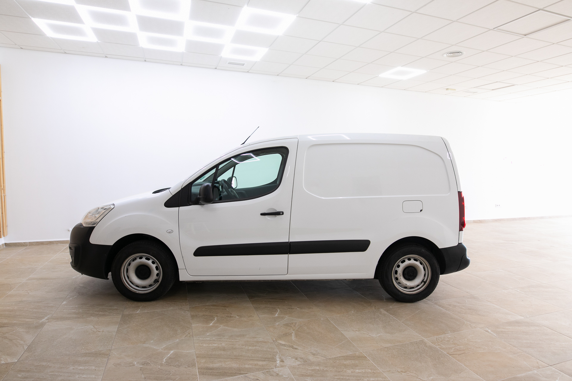 
								Peugeot Partner 2018 full									