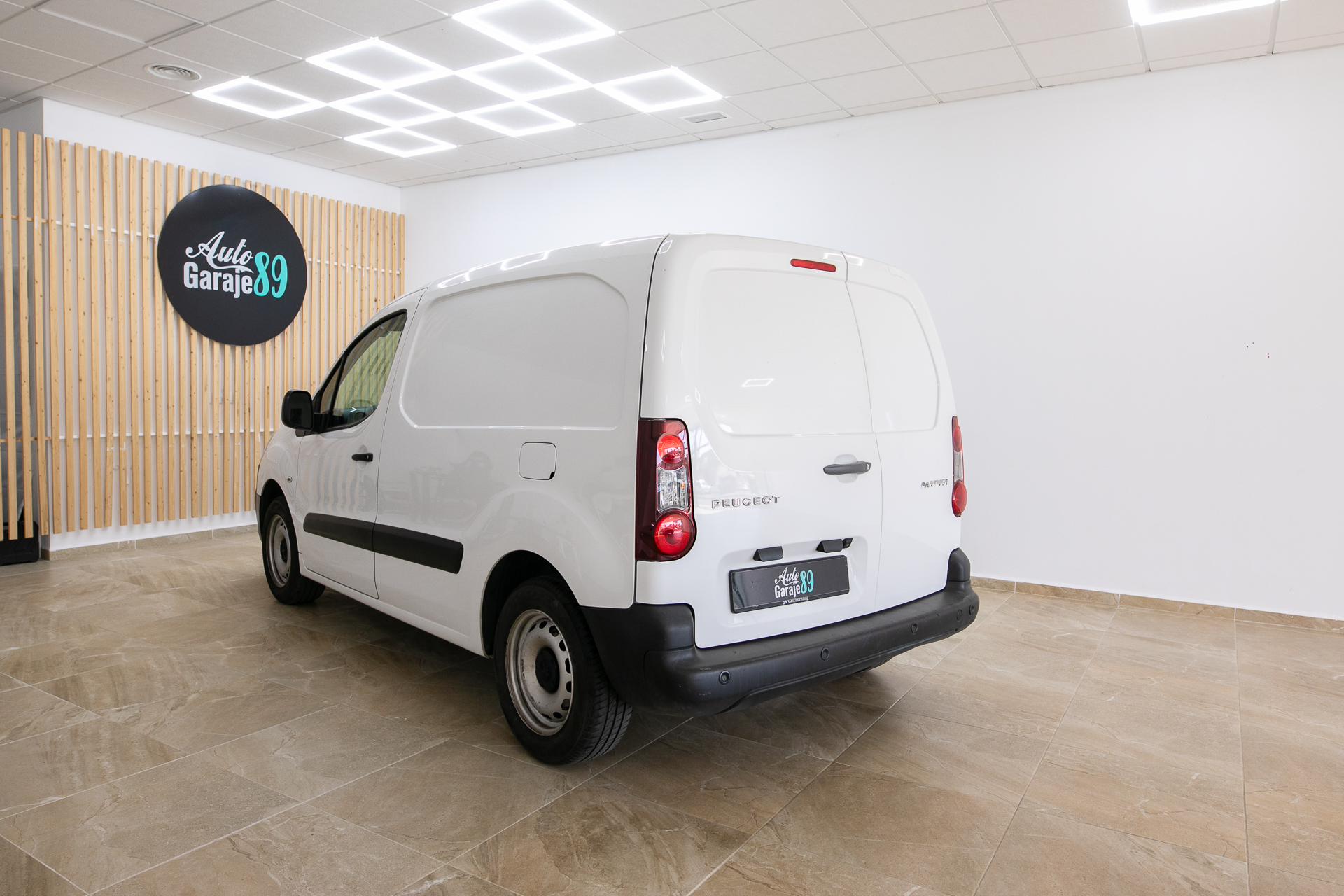 
								Peugeot Partner 2018 full									
