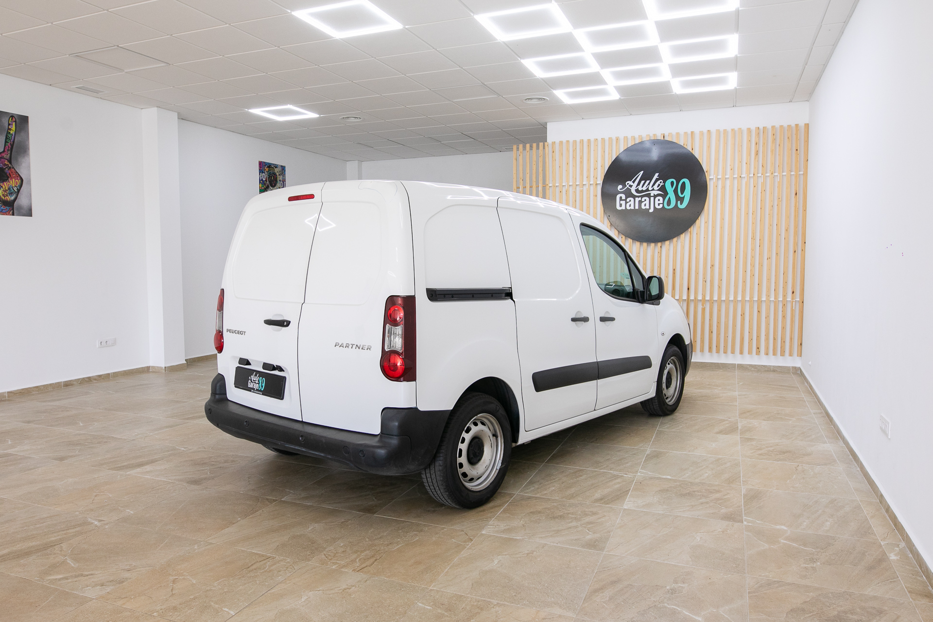 
								Peugeot Partner 2018 full									