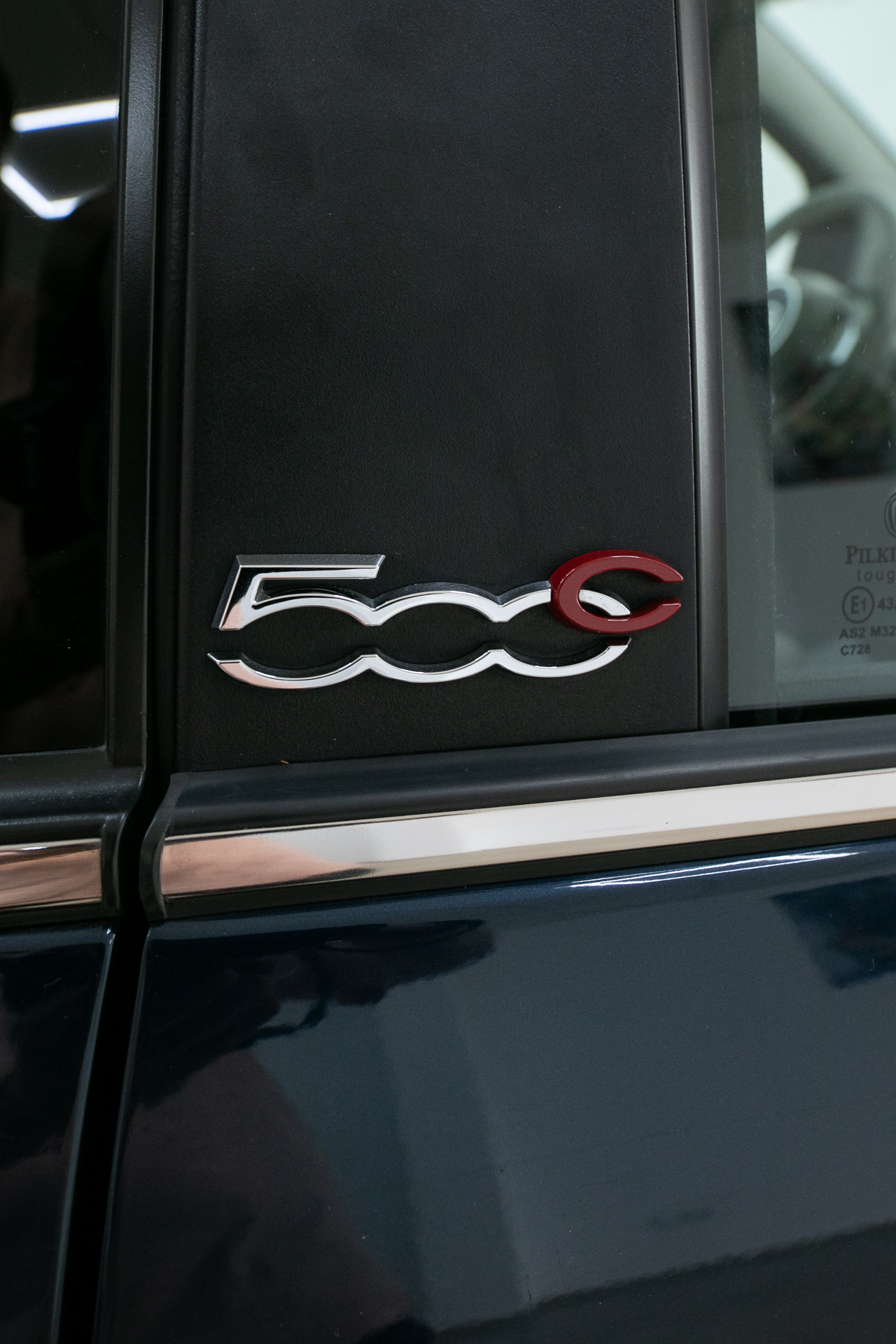 
								Fiat 500C 2022 full									