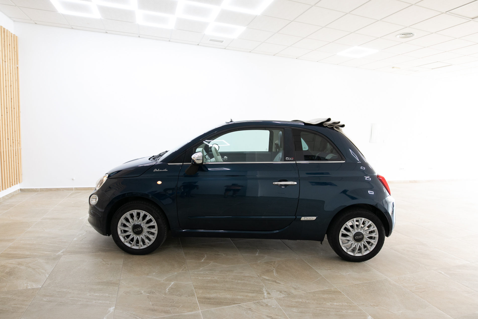 
								Fiat 500C 2022 full									