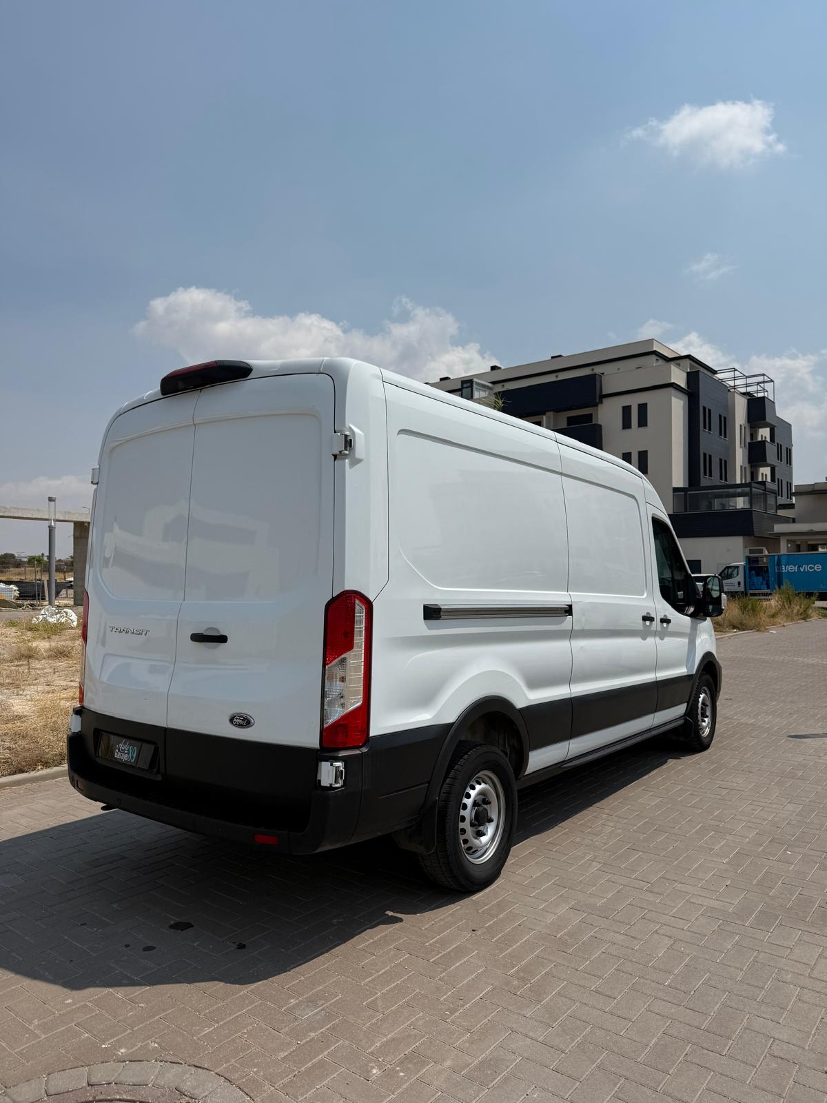 
								Ford Transit 2022 full									