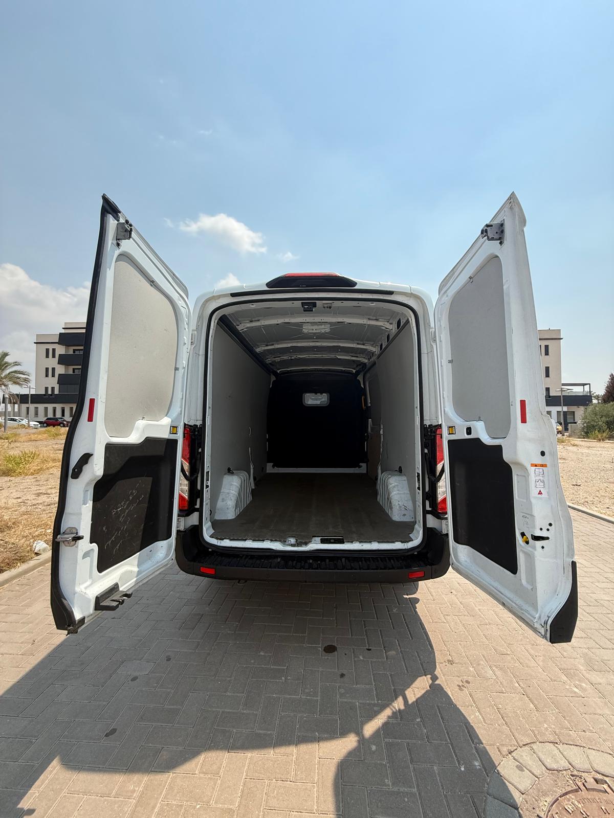 
								Ford Transit 2022 full									