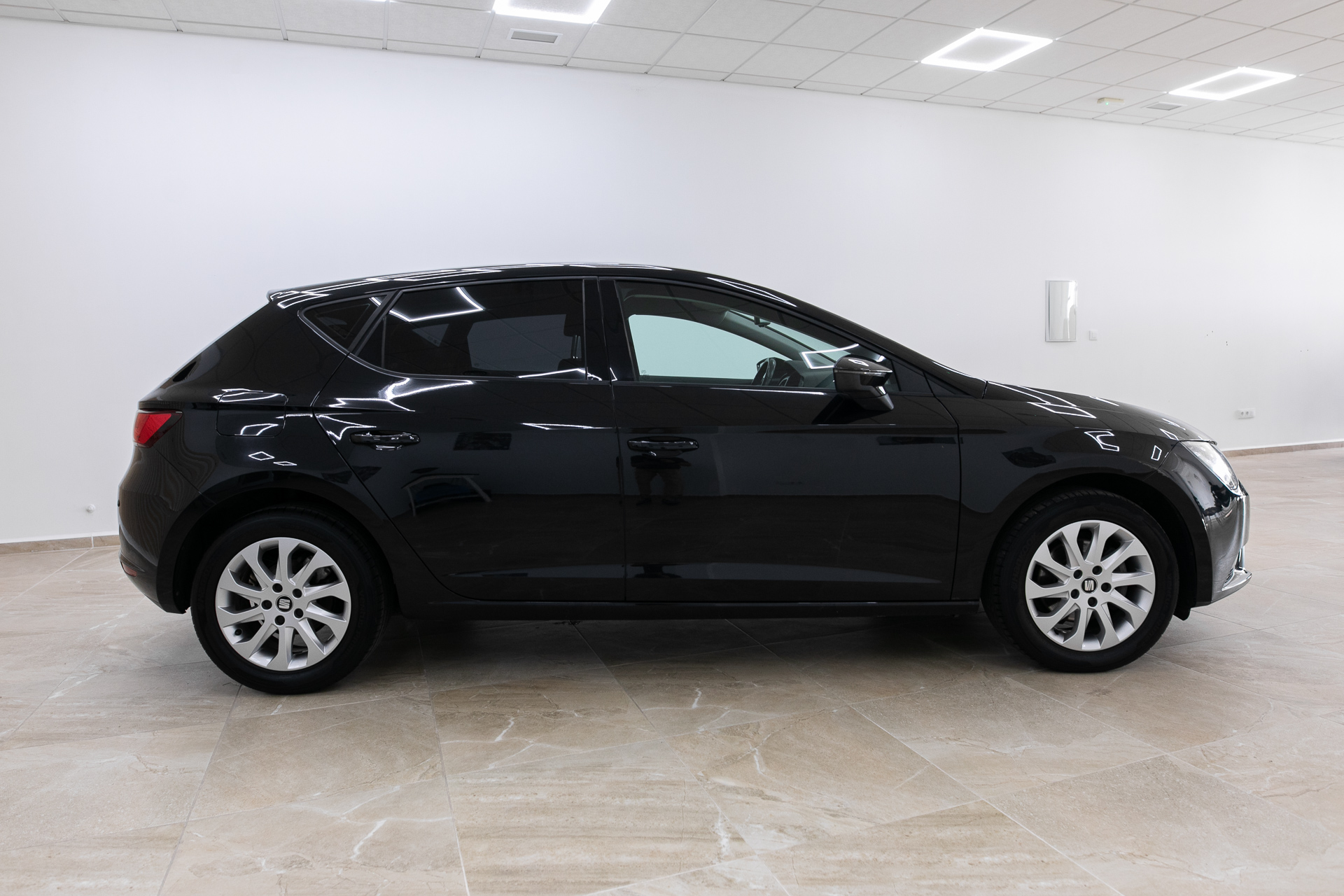 
								Seat Leon 2012 full									