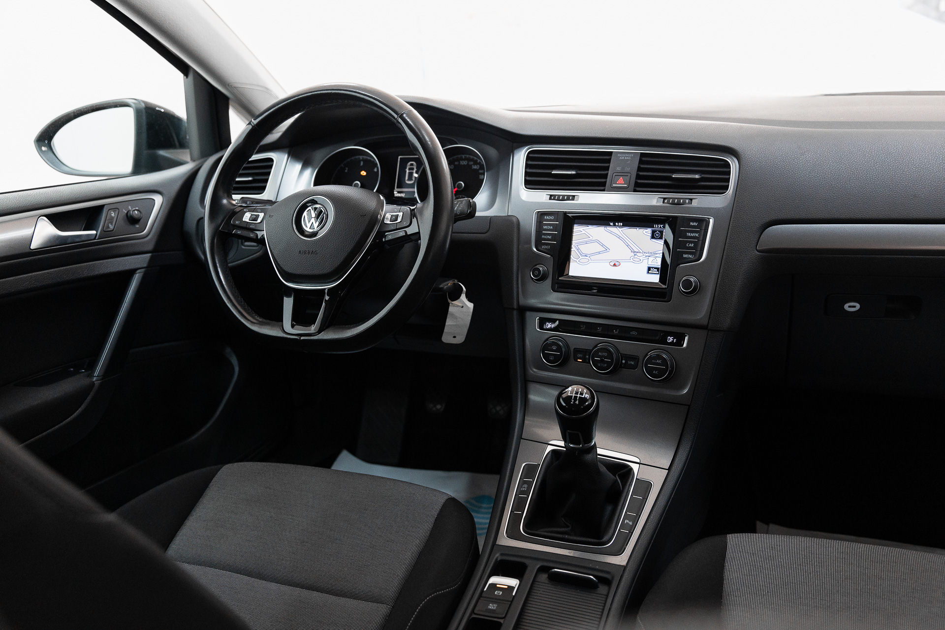 
								Volkswagen golf full									