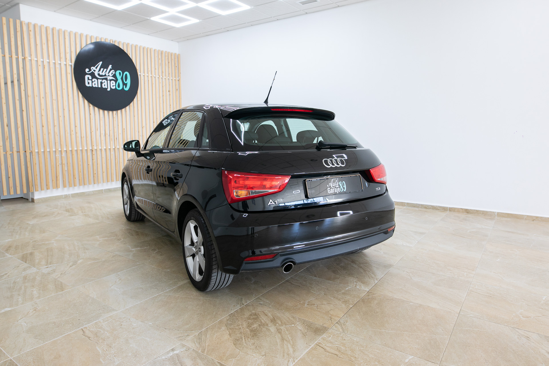 
								Audi A1 2015 full									