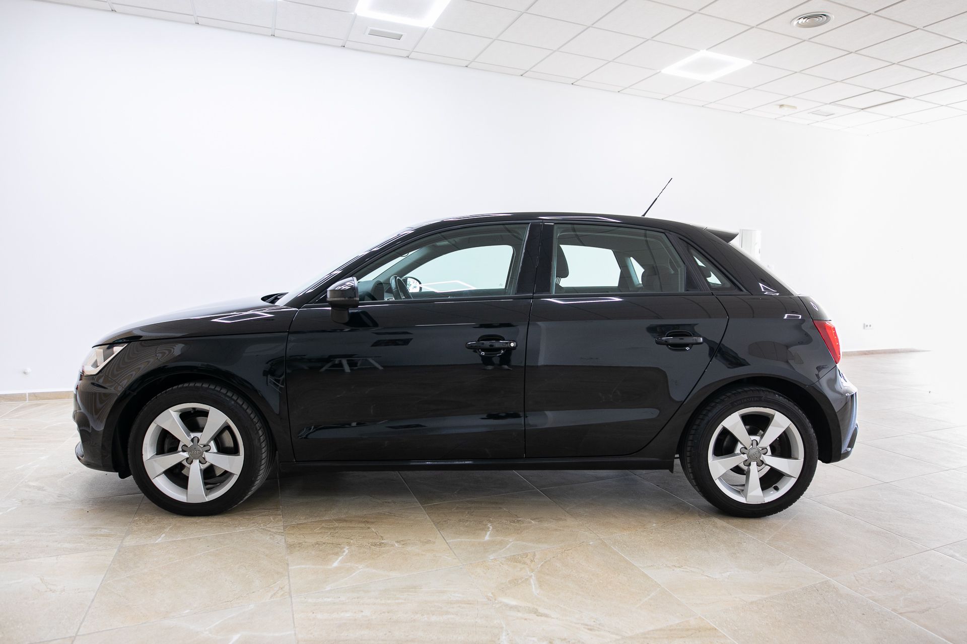 
								Audi A1 2015 full									
