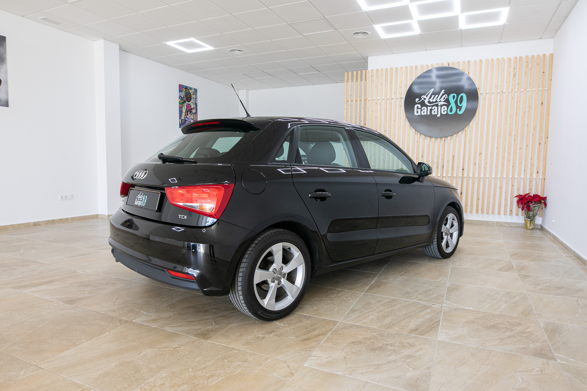 
								Audi A1 2015 full									