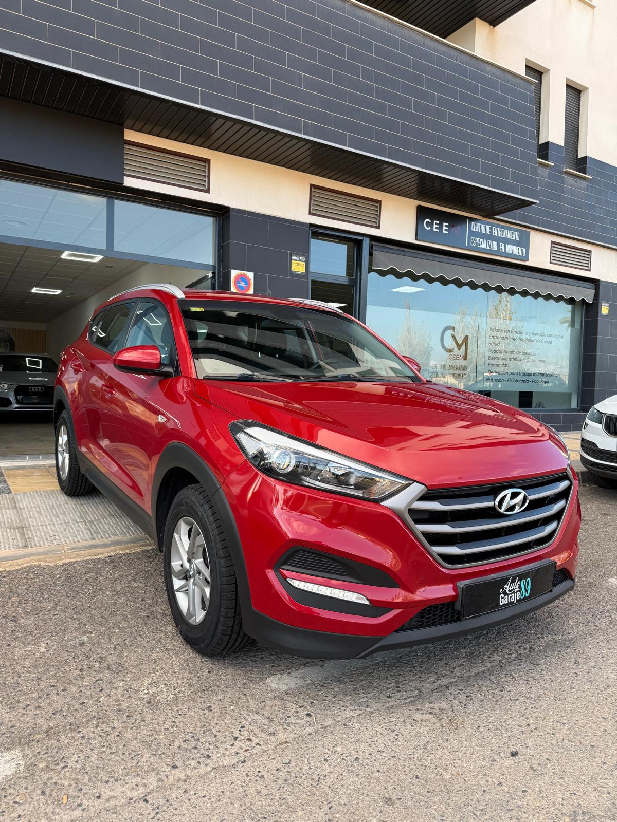 
								Hyundai Tucson full									