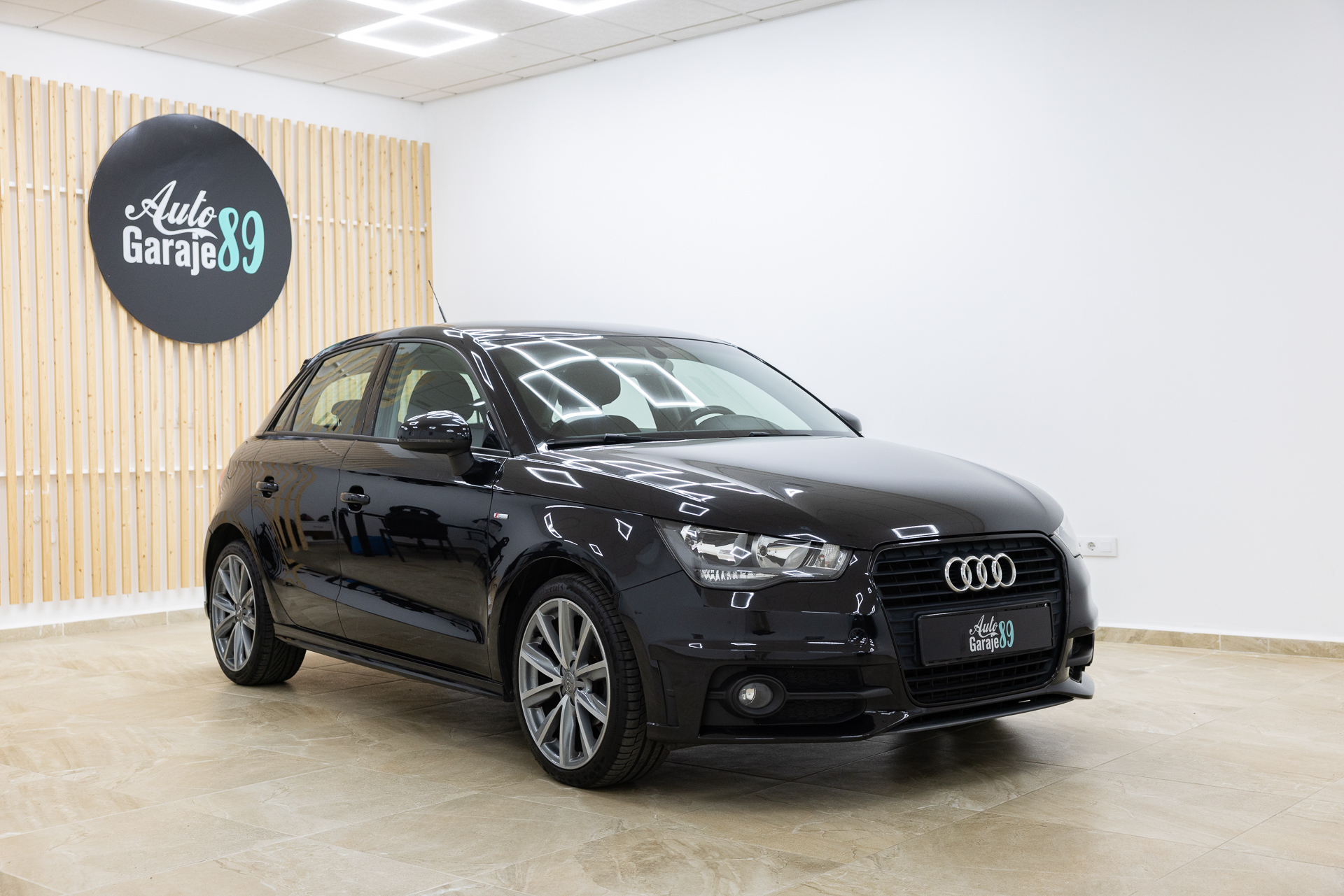 
								Audi A1 full									