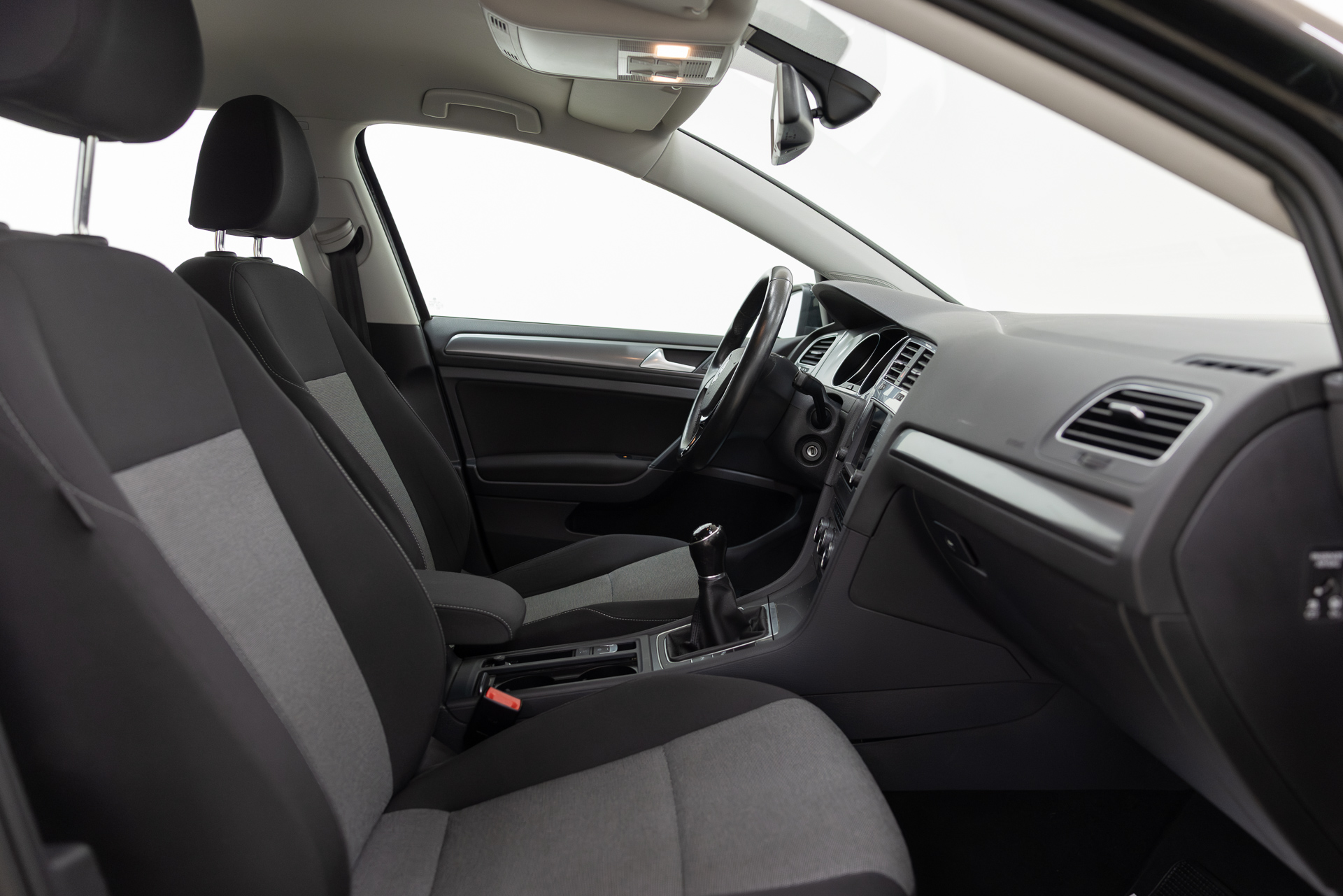 
								Volkswagen golf full									