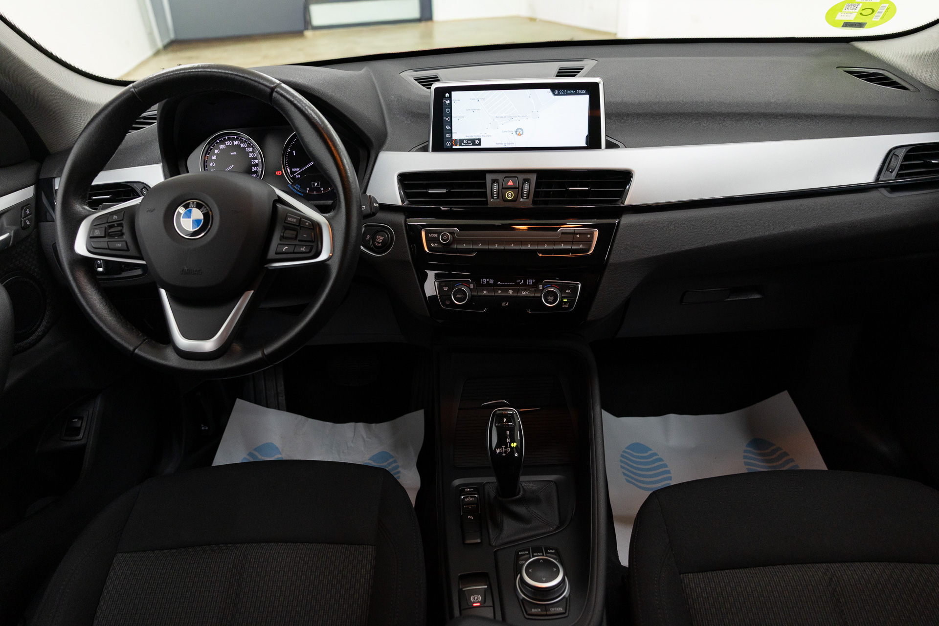 
								BMW X1 full									