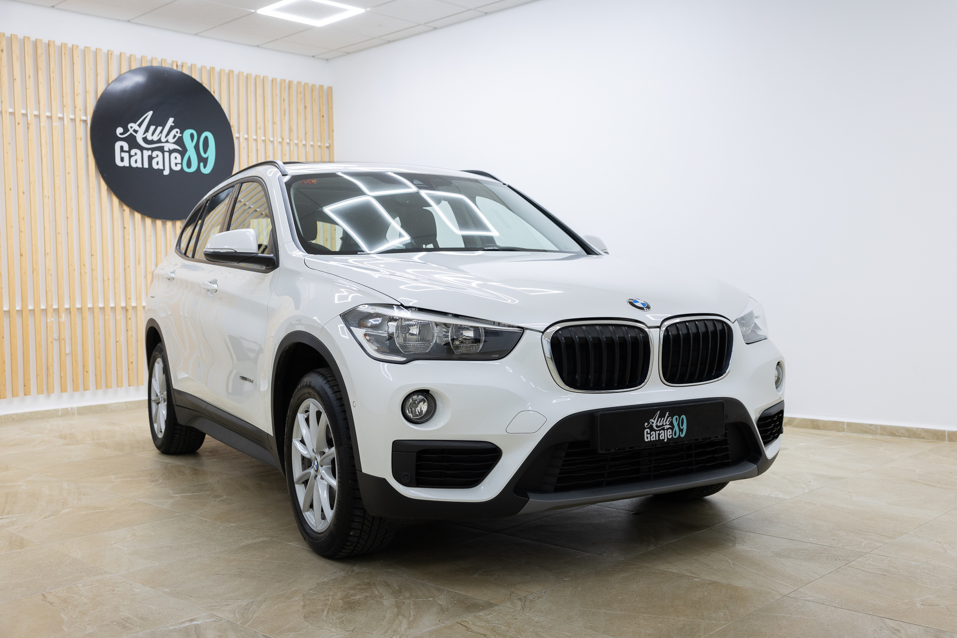 
								BMW X1 full									