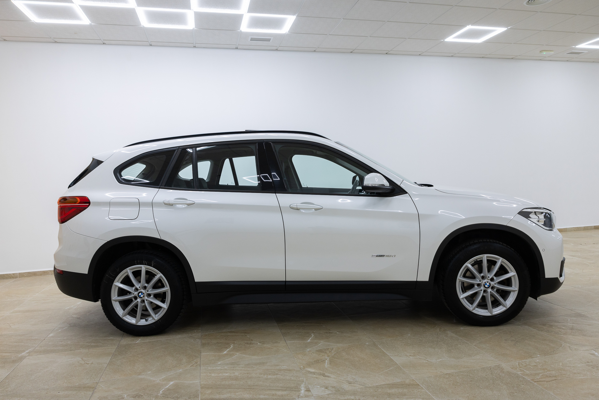
								BMW X1 full									