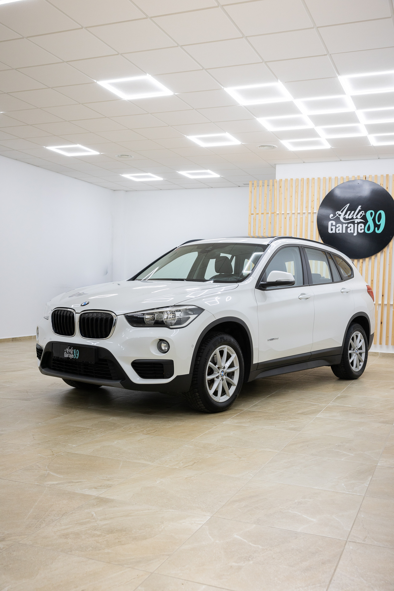 
								BMW X1 full									