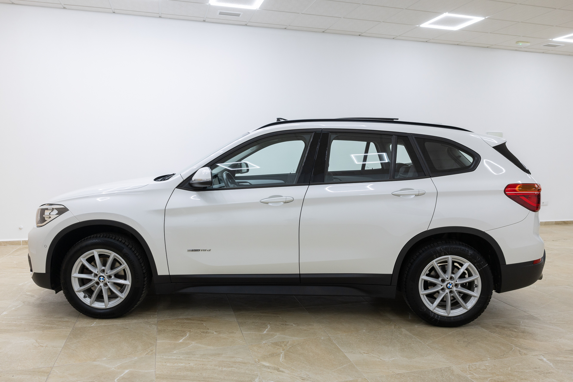 
								BMW X1 full									