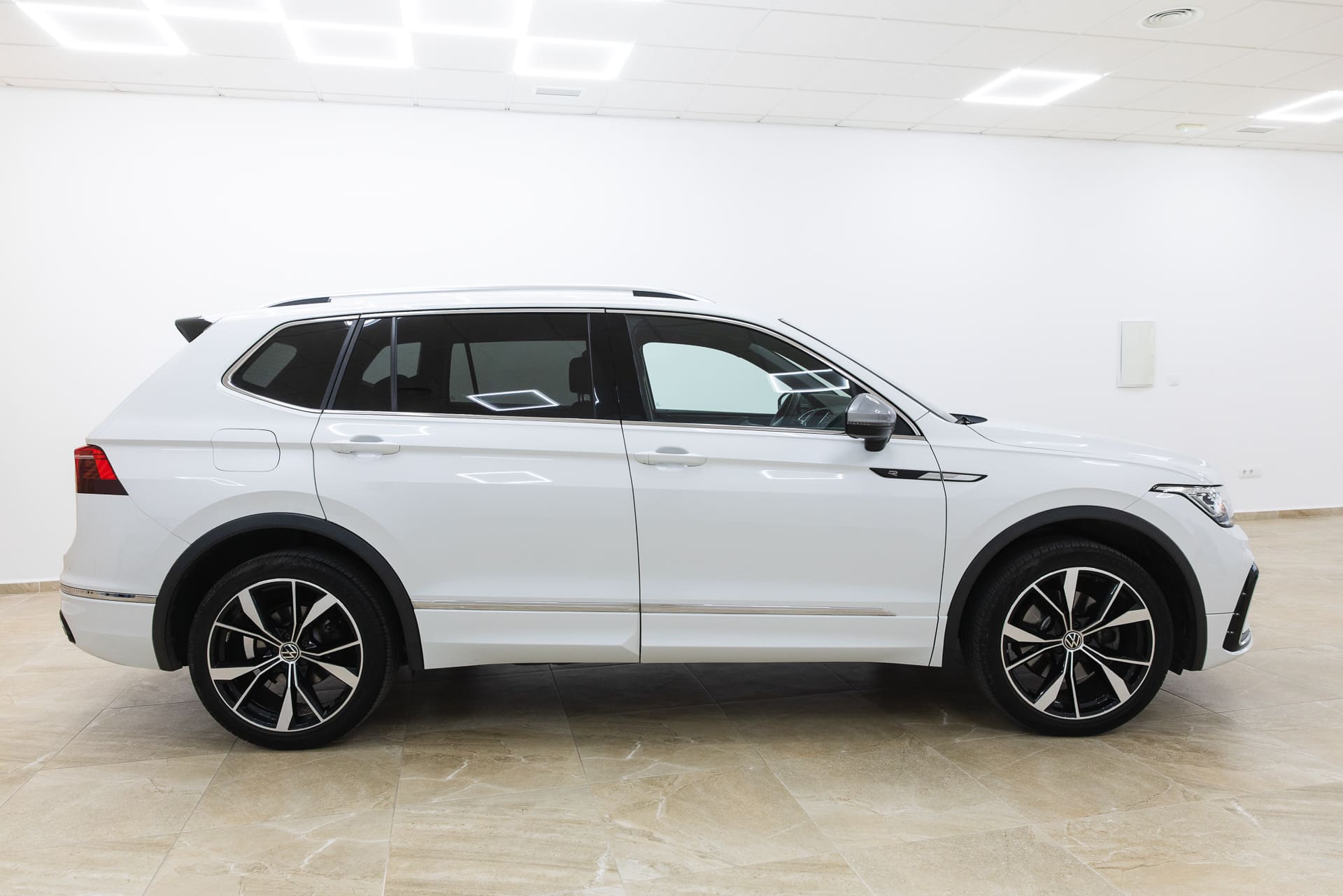 
								Volkswagen Tiguan Allspace R-Line 2.0 TDI 200CV 4Motion DSG full									