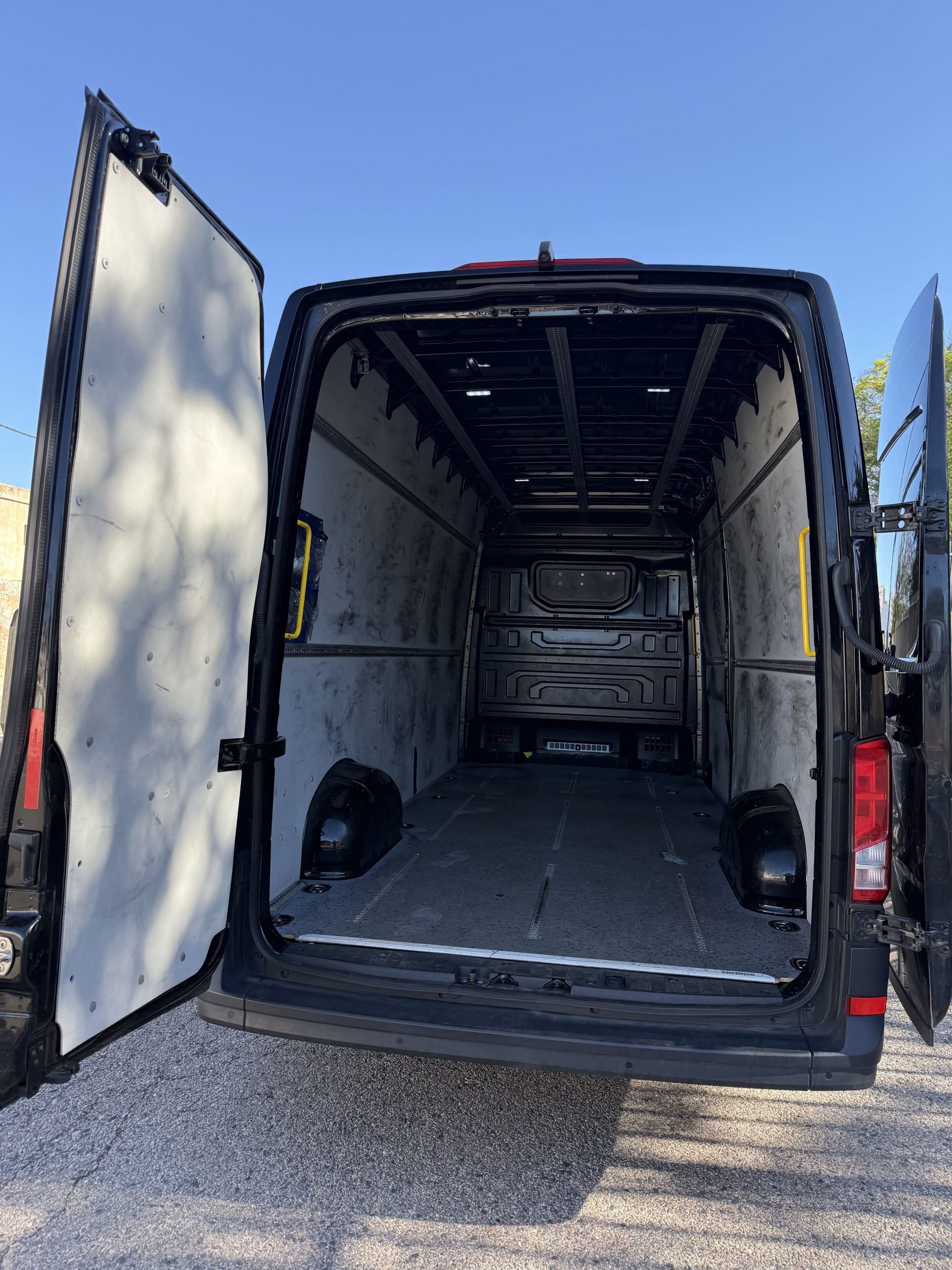 
								Volkswagen Crafter 2.0 TDI Kasten 35 Larga Techo Alto FWD full									