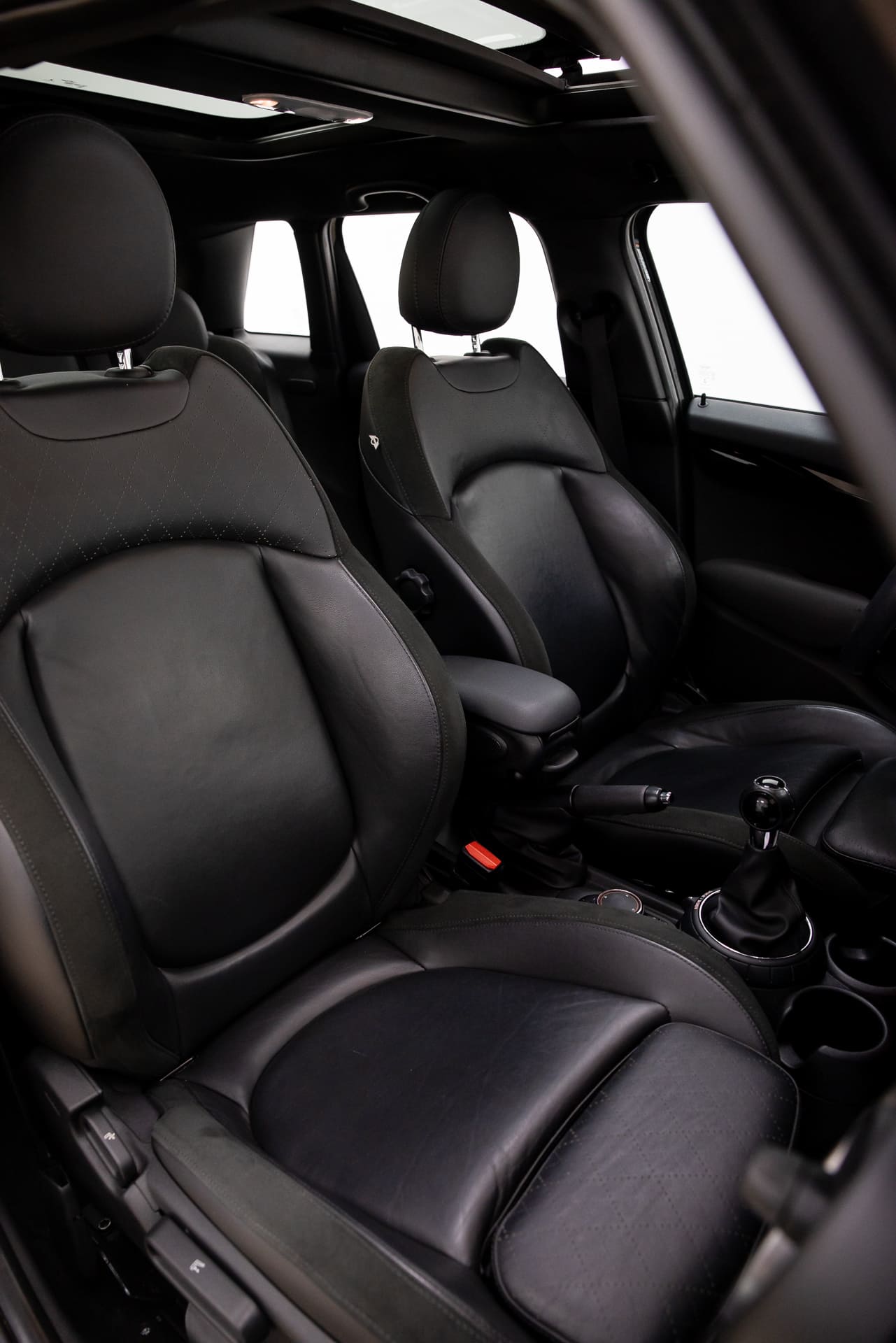 
								MINI MINI COOPER SD 5 PUERTAS full									