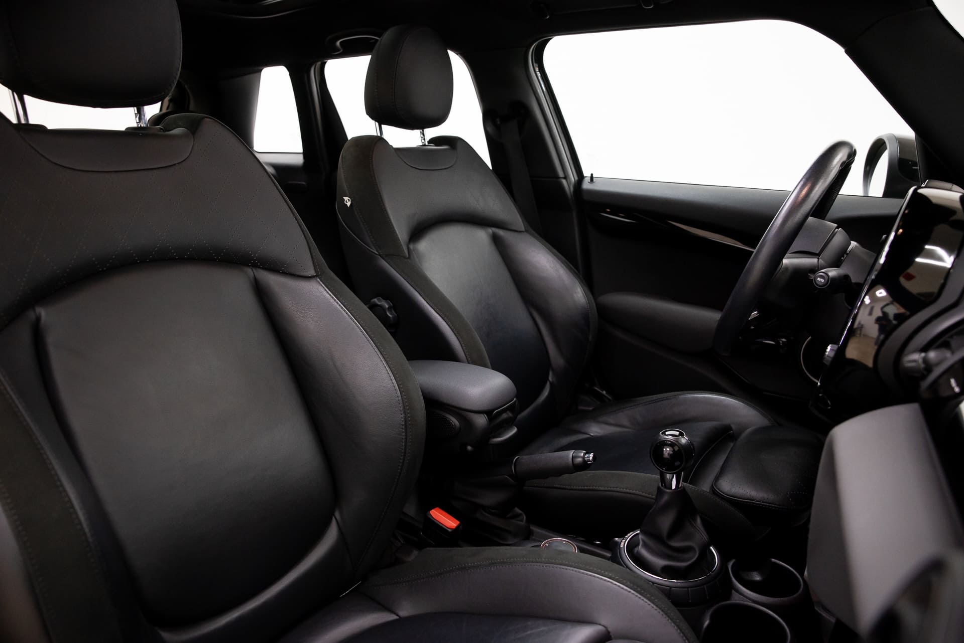
								MINI MINI COOPER SD 5 PUERTAS full									