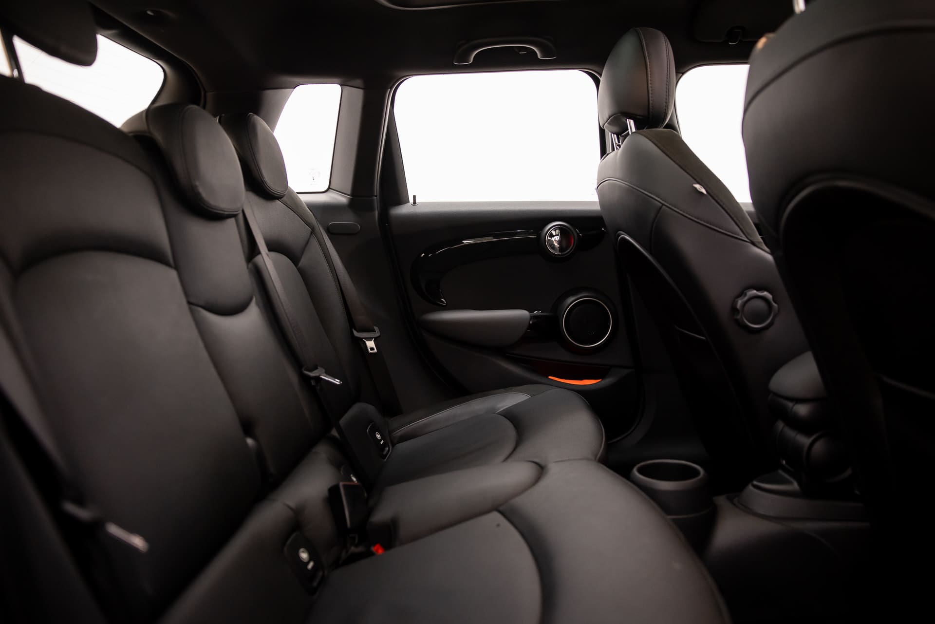 
								MINI MINI COOPER SD 5 PUERTAS full									