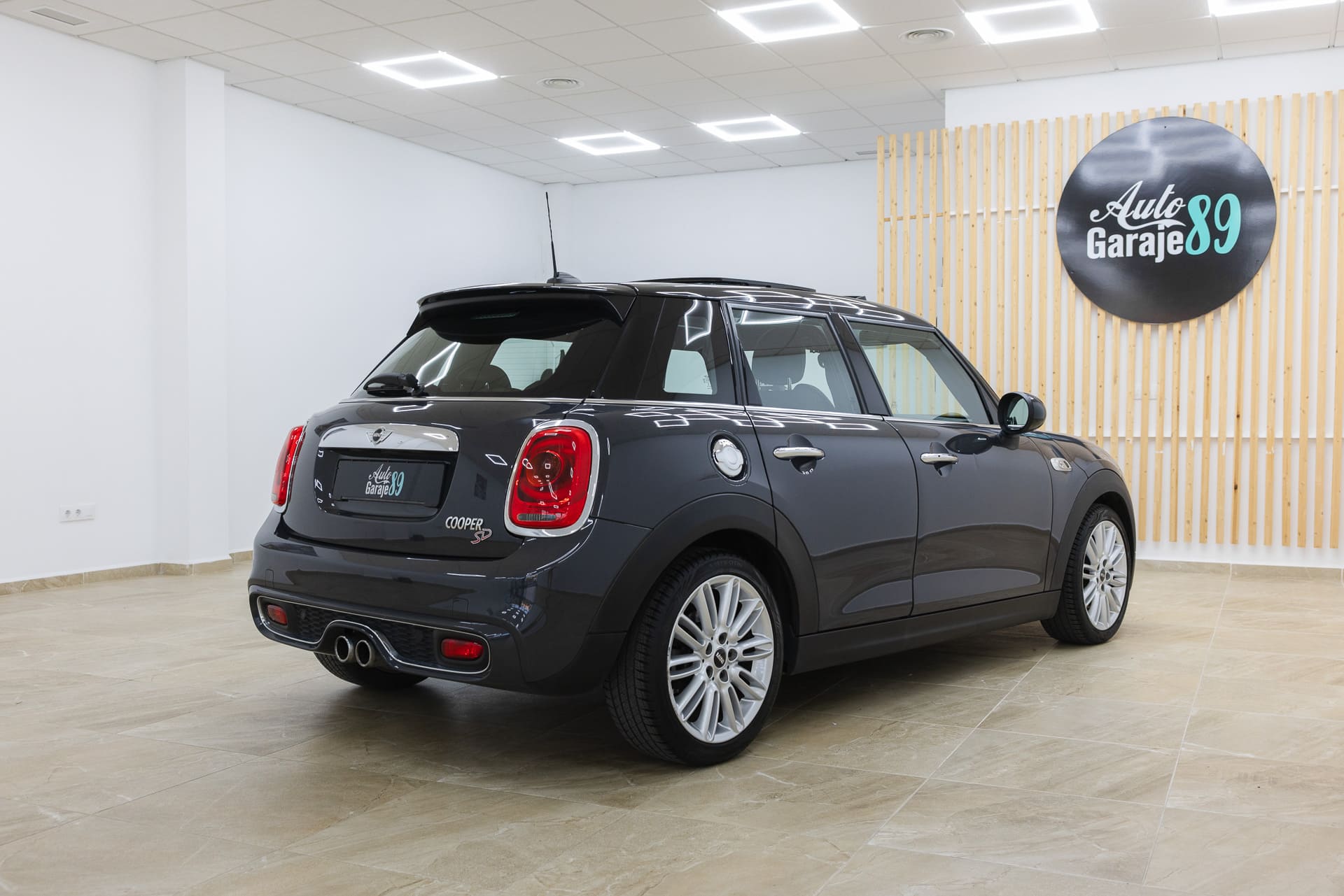 
								MINI MINI COOPER SD 5 PUERTAS full									