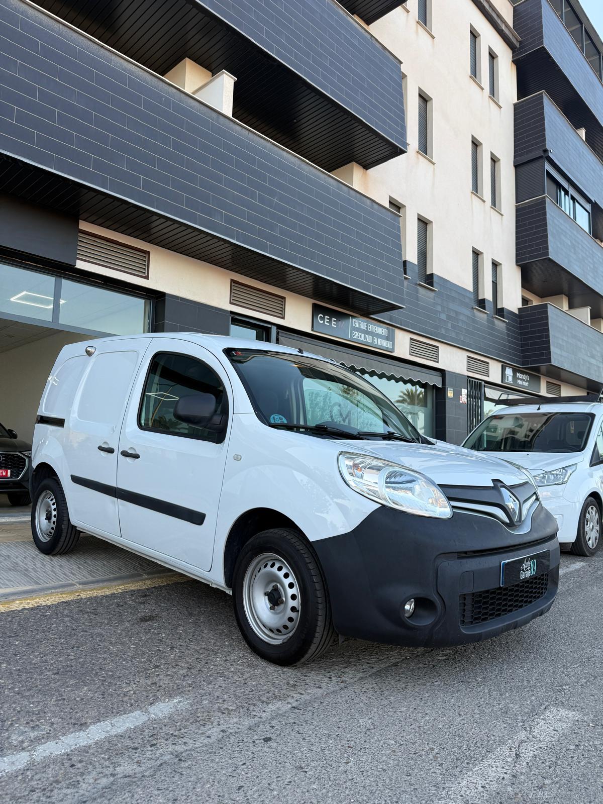 
								Renault Kangoo full									