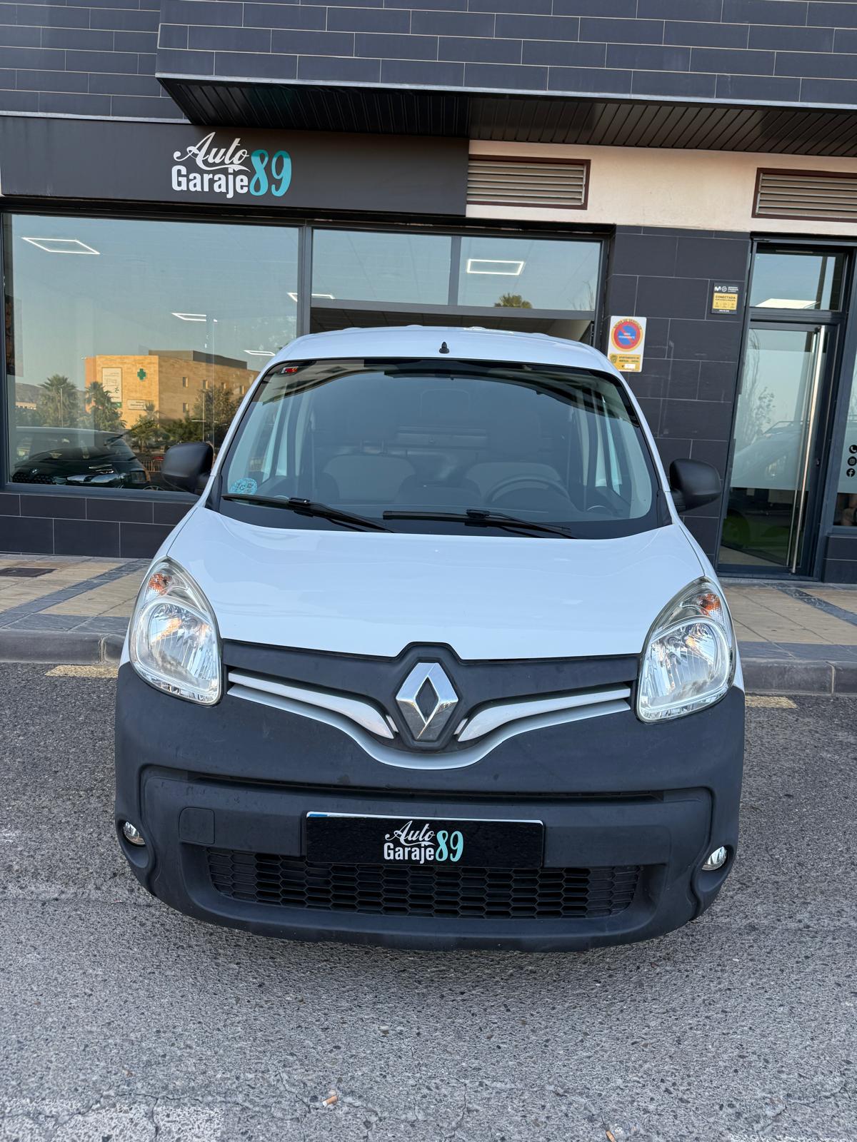 
								Renault Kangoo full									