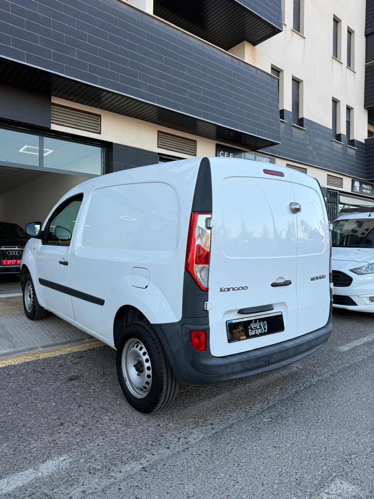 
								Renault Kangoo full									