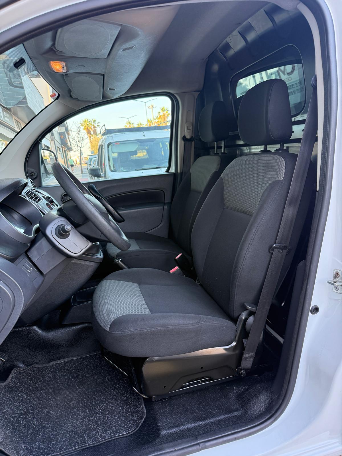 
								Renault Kangoo full									