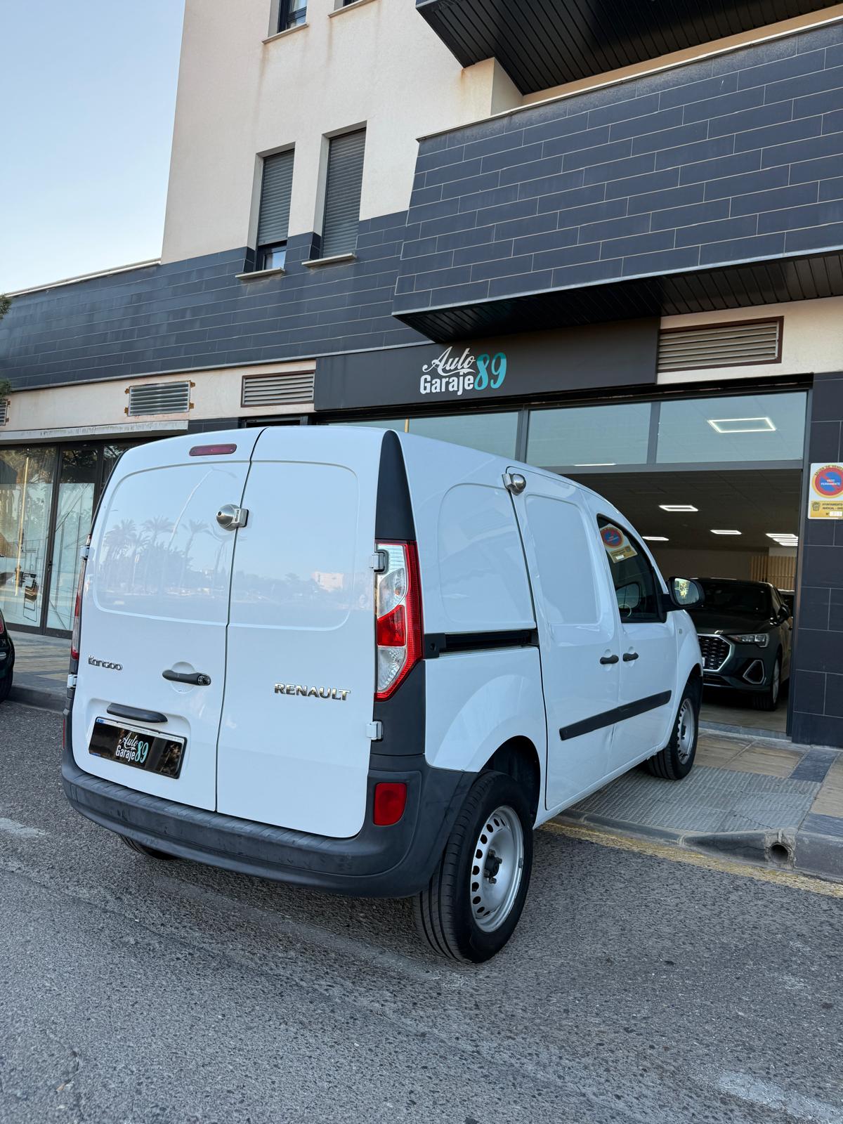 
								Renault Kangoo full									