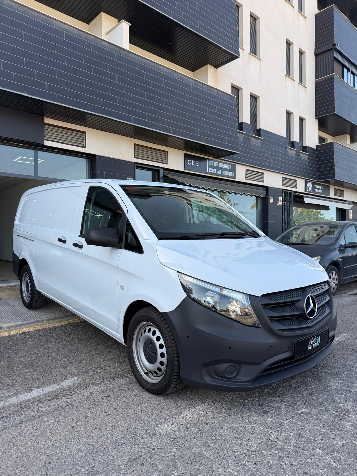 
								Mercedes-Benz Vito full									