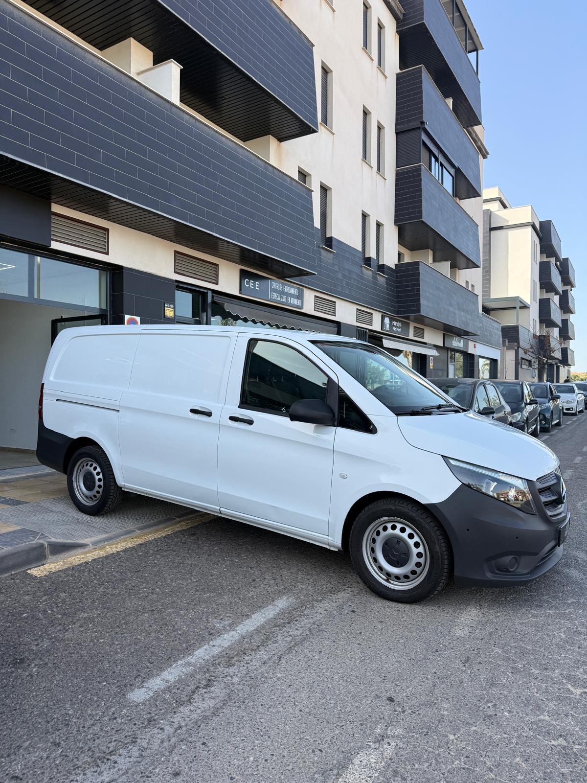 
								Mercedes-Benz Vito full									