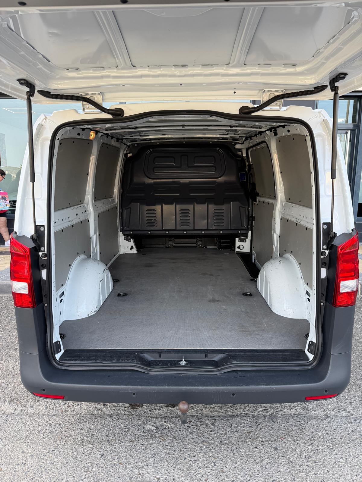 
								Mercedes-Benz Vito full									