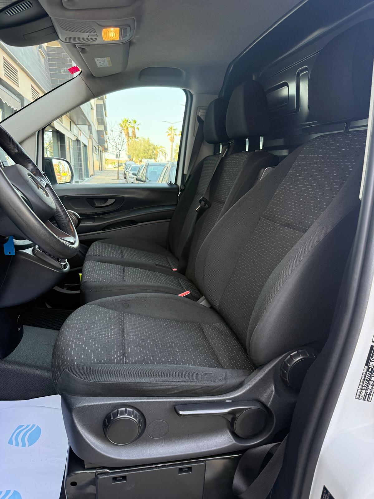 
								Mercedes-Benz Vito full									