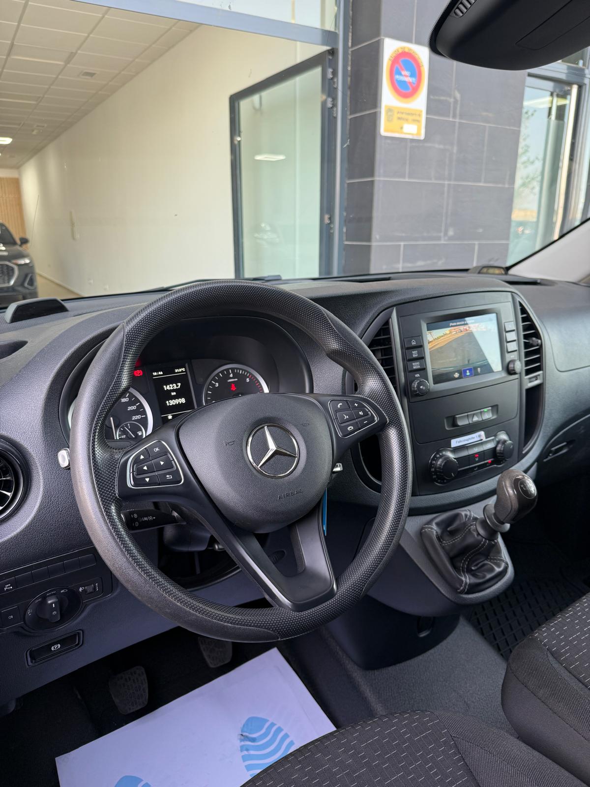 
								Mercedes-Benz Vito full									