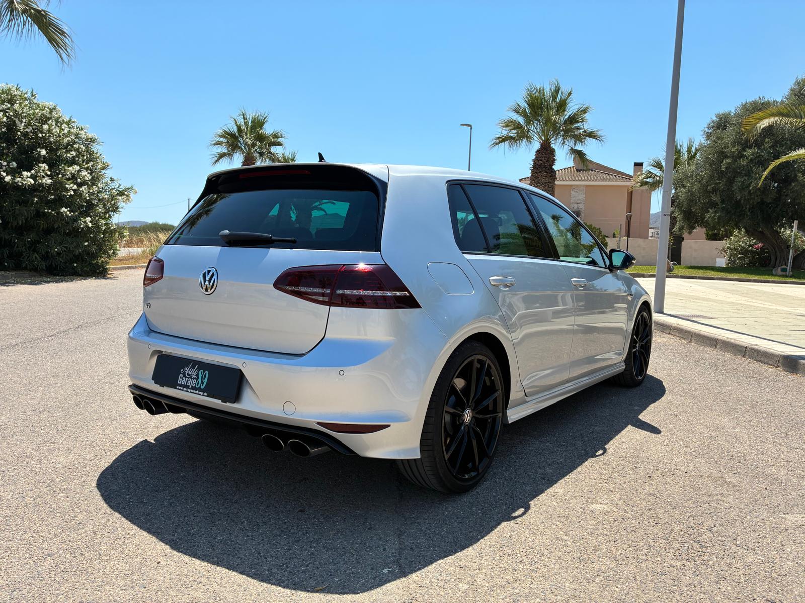 
								Volkswagen Golf R full									