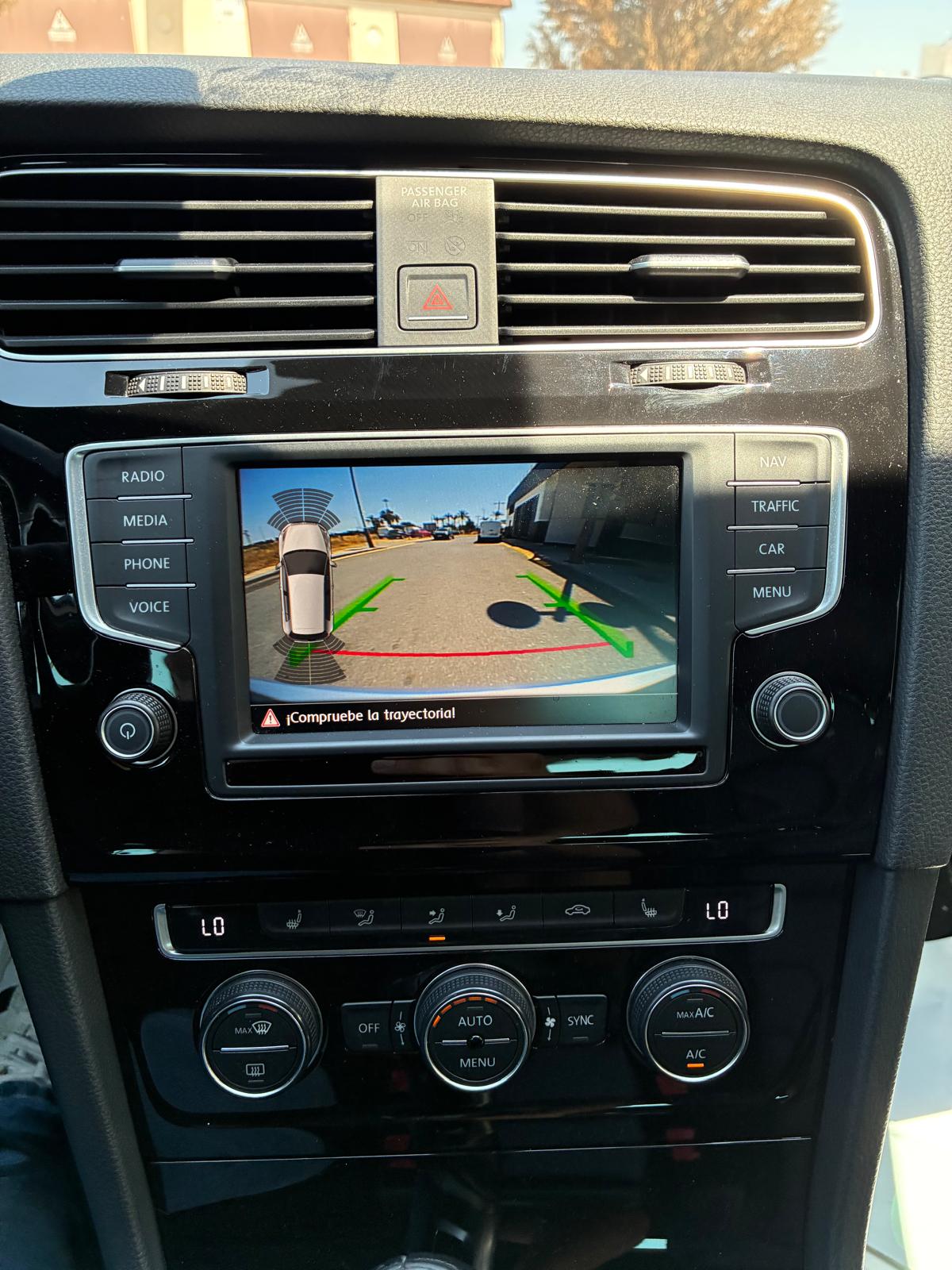 
								Volkswagen Golf R full									