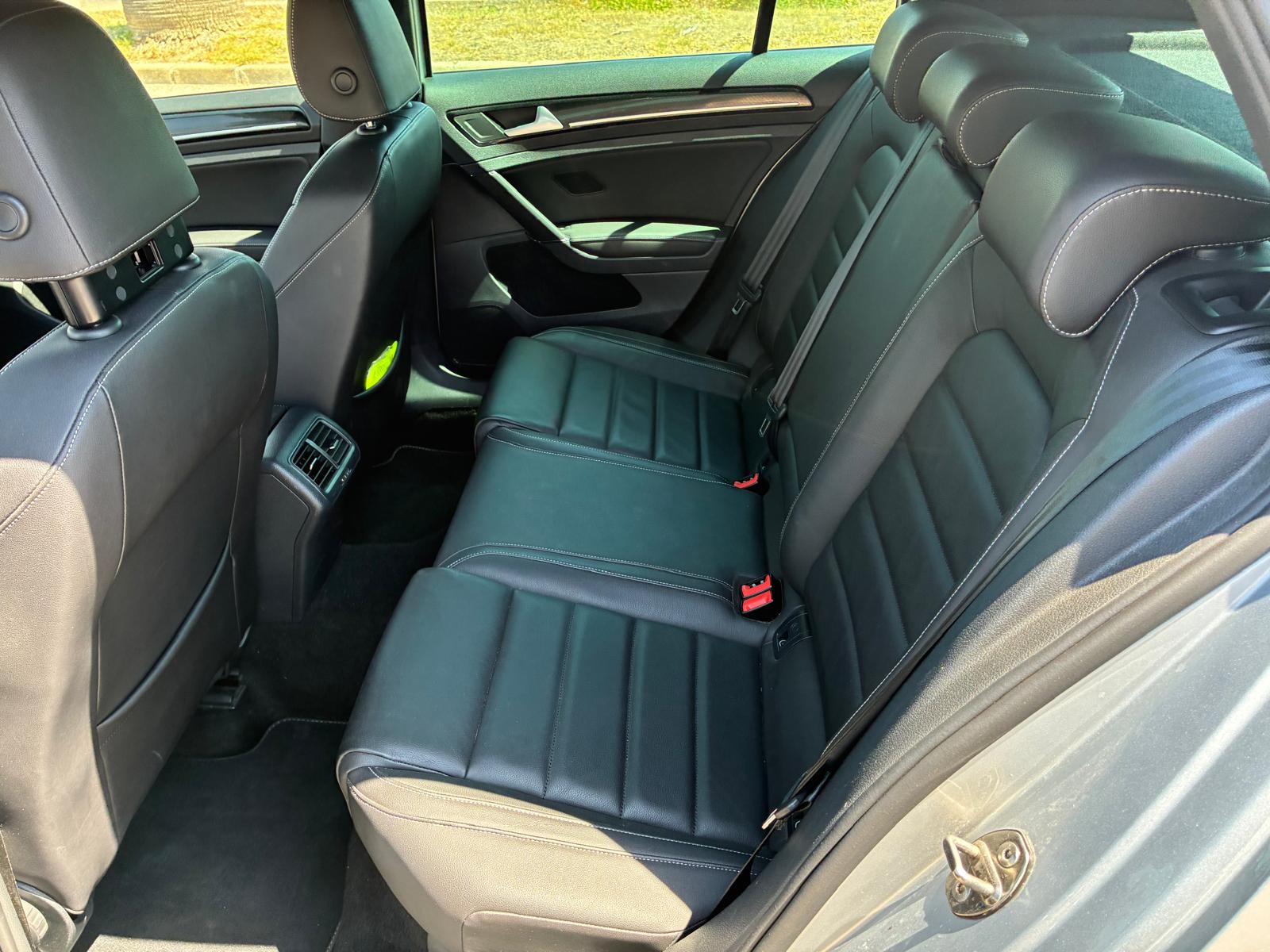 
								Volkswagen Golf R full									