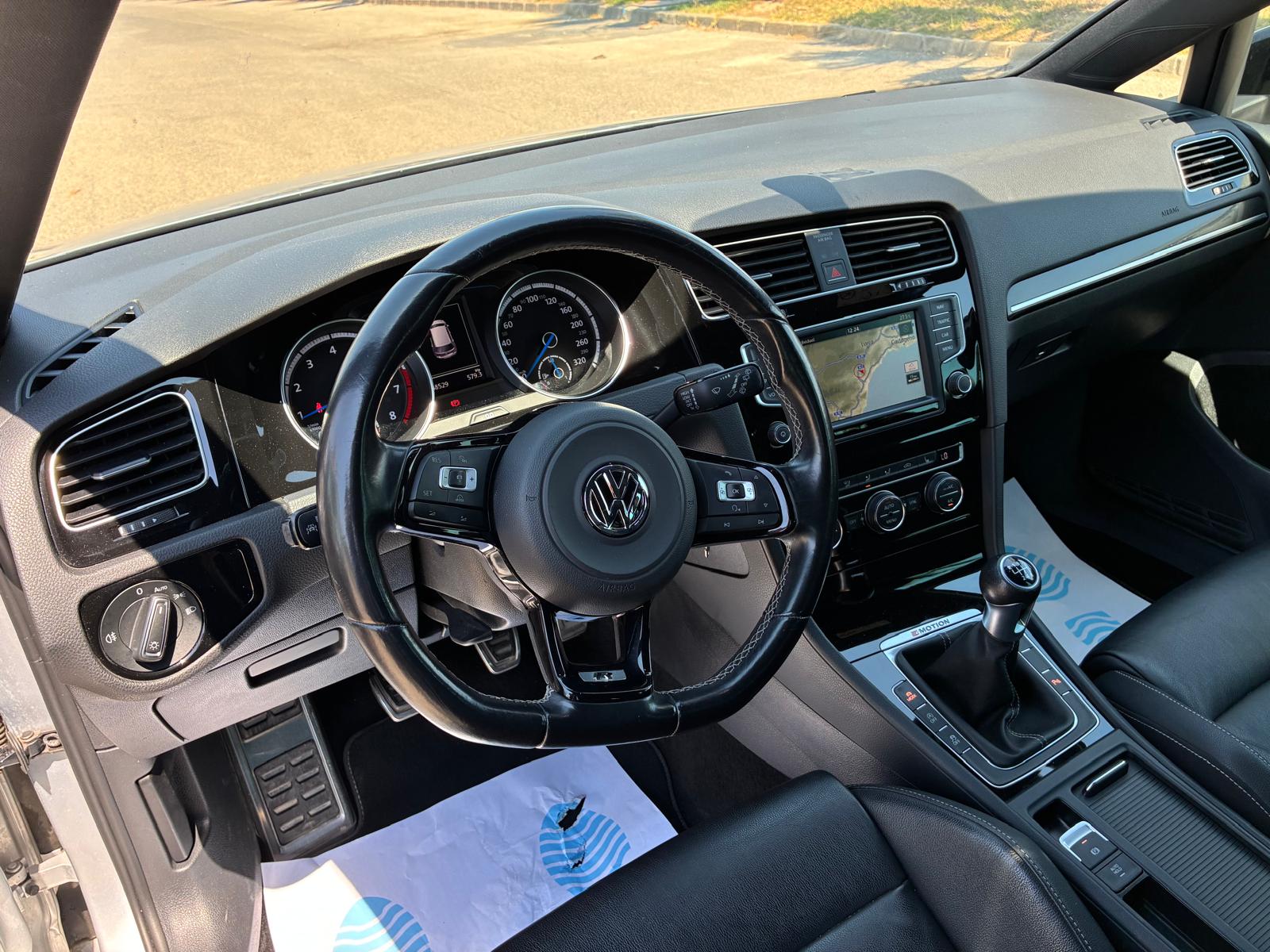 
								Volkswagen Golf R full									