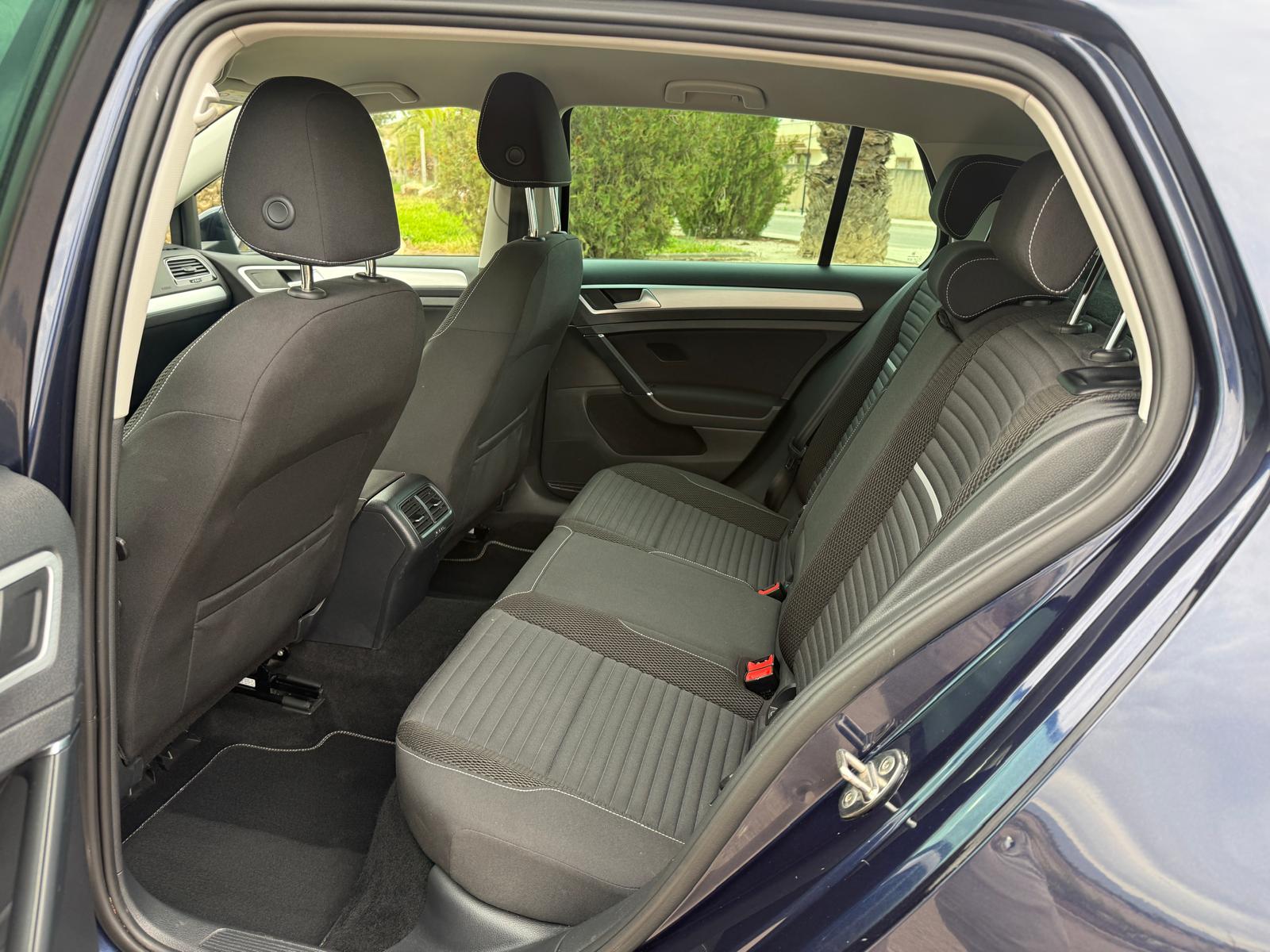 
								Volkswagen golf full									