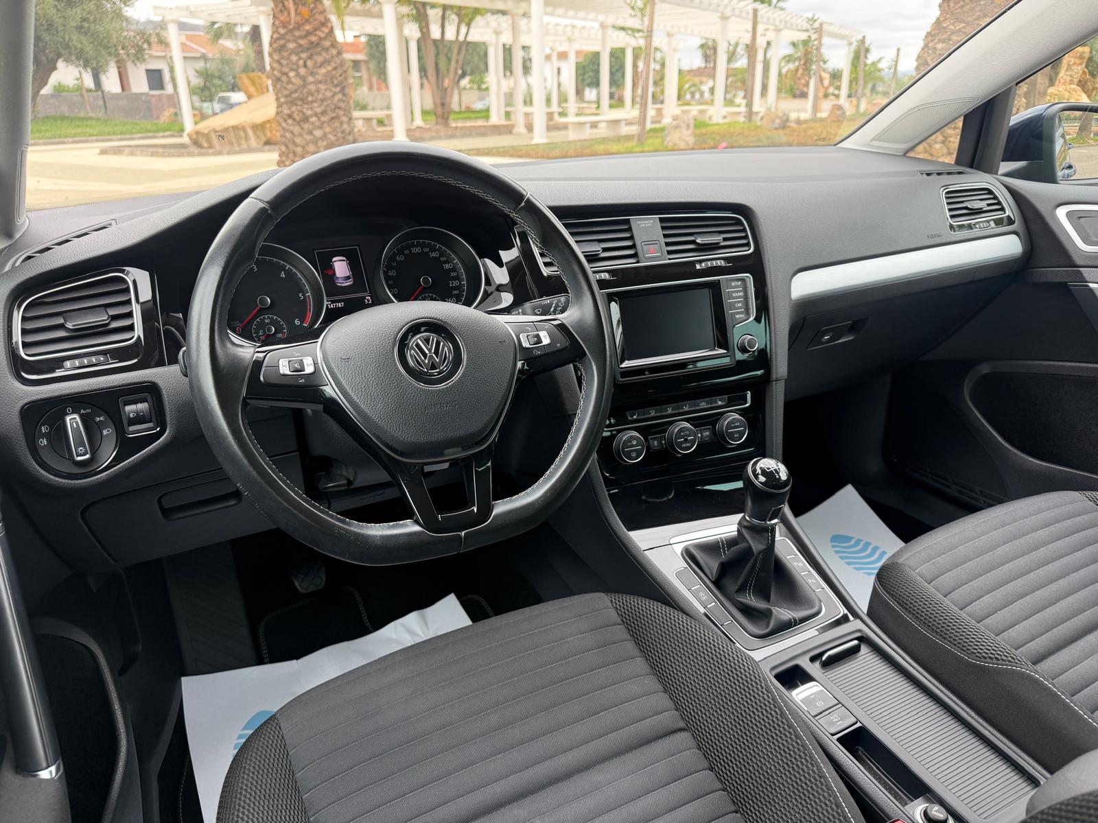 
								Volkswagen golf full									