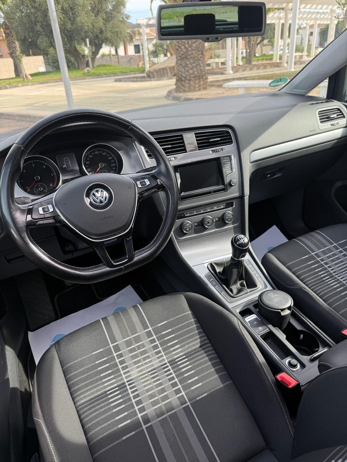 
								Volkswagen golf full									